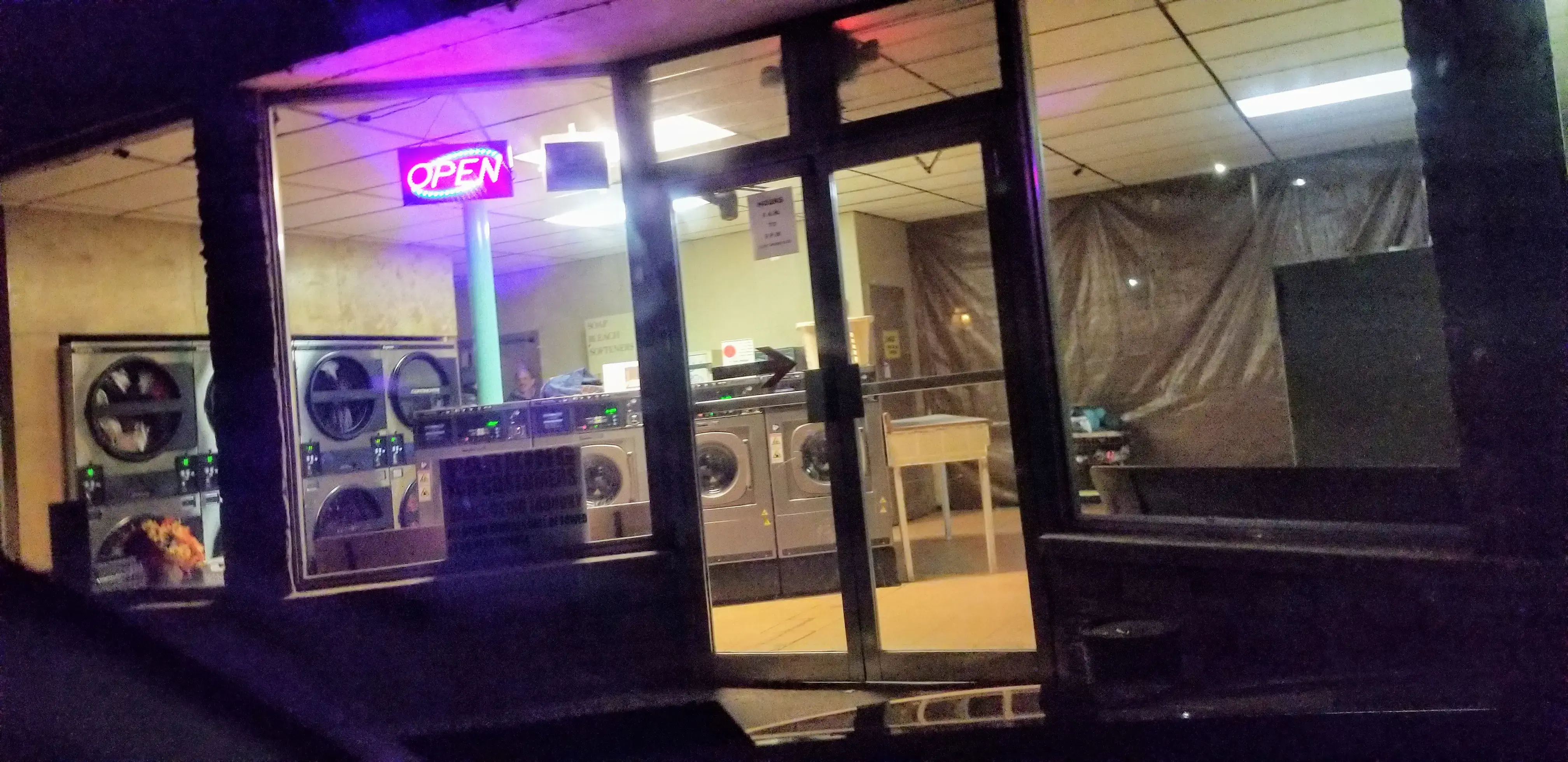 Palo Alto Laundromat - Image 4