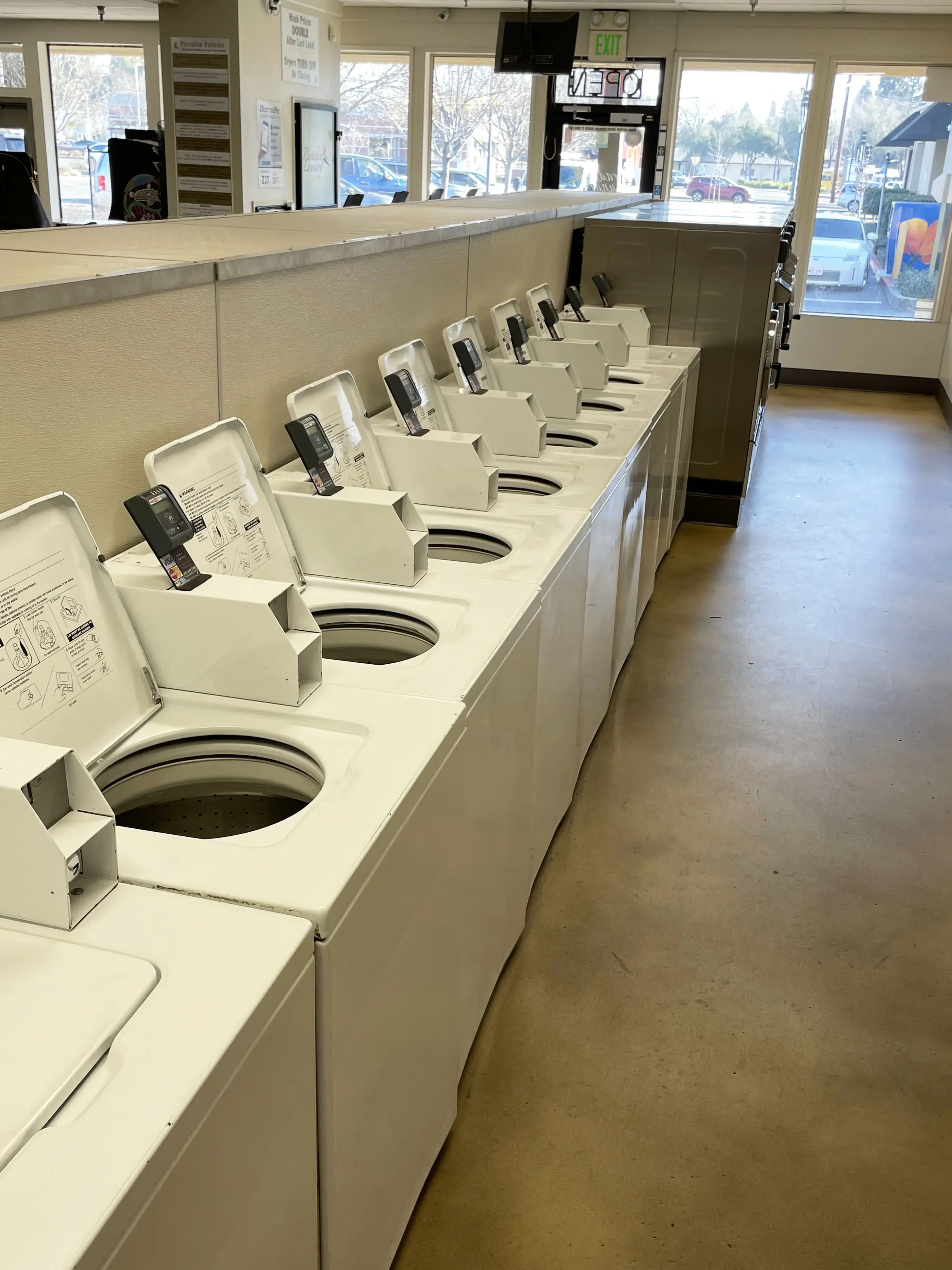 Paradise Laundry - Citrus Heights thumbnail 6