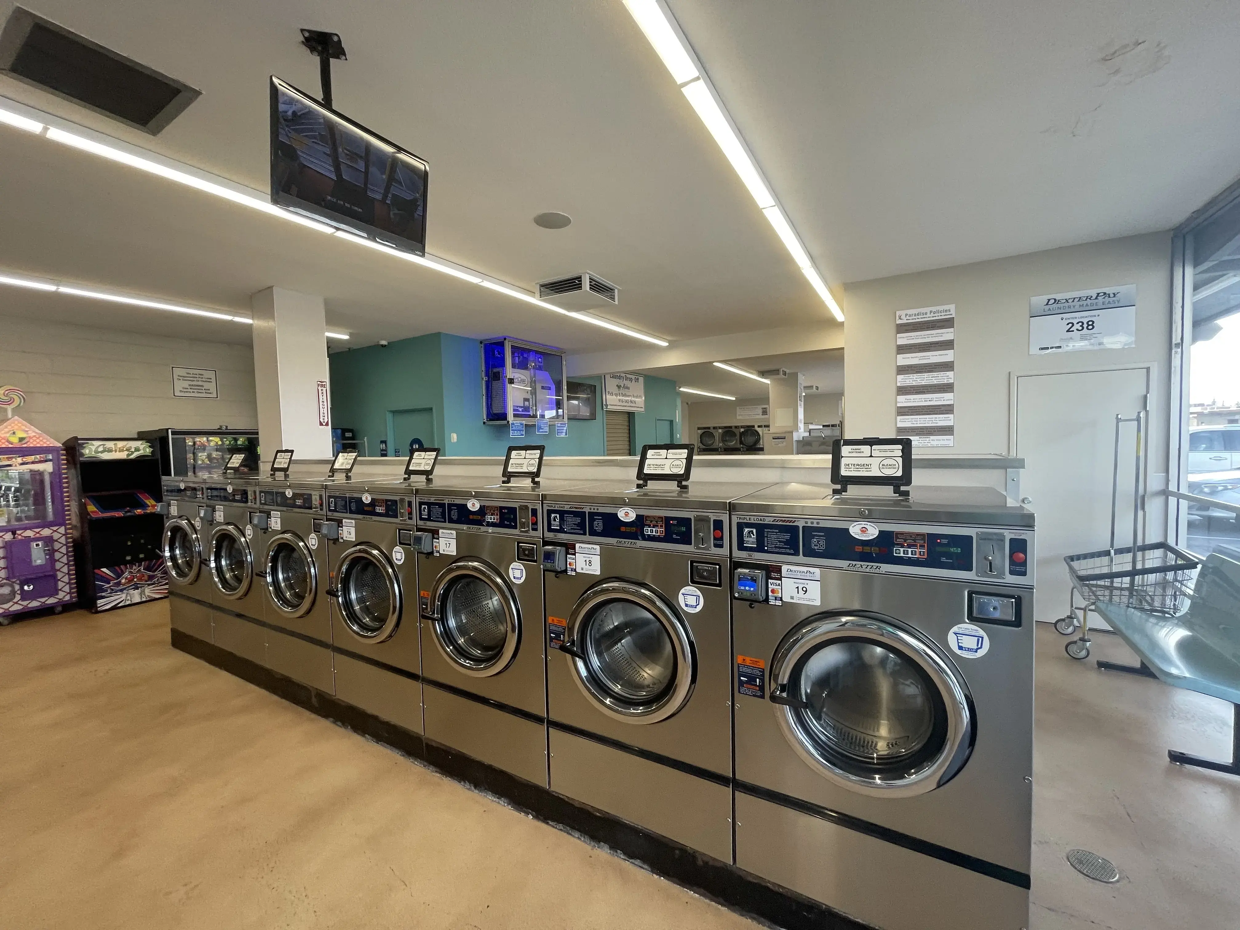 Paradise Laundry - Roseville location
