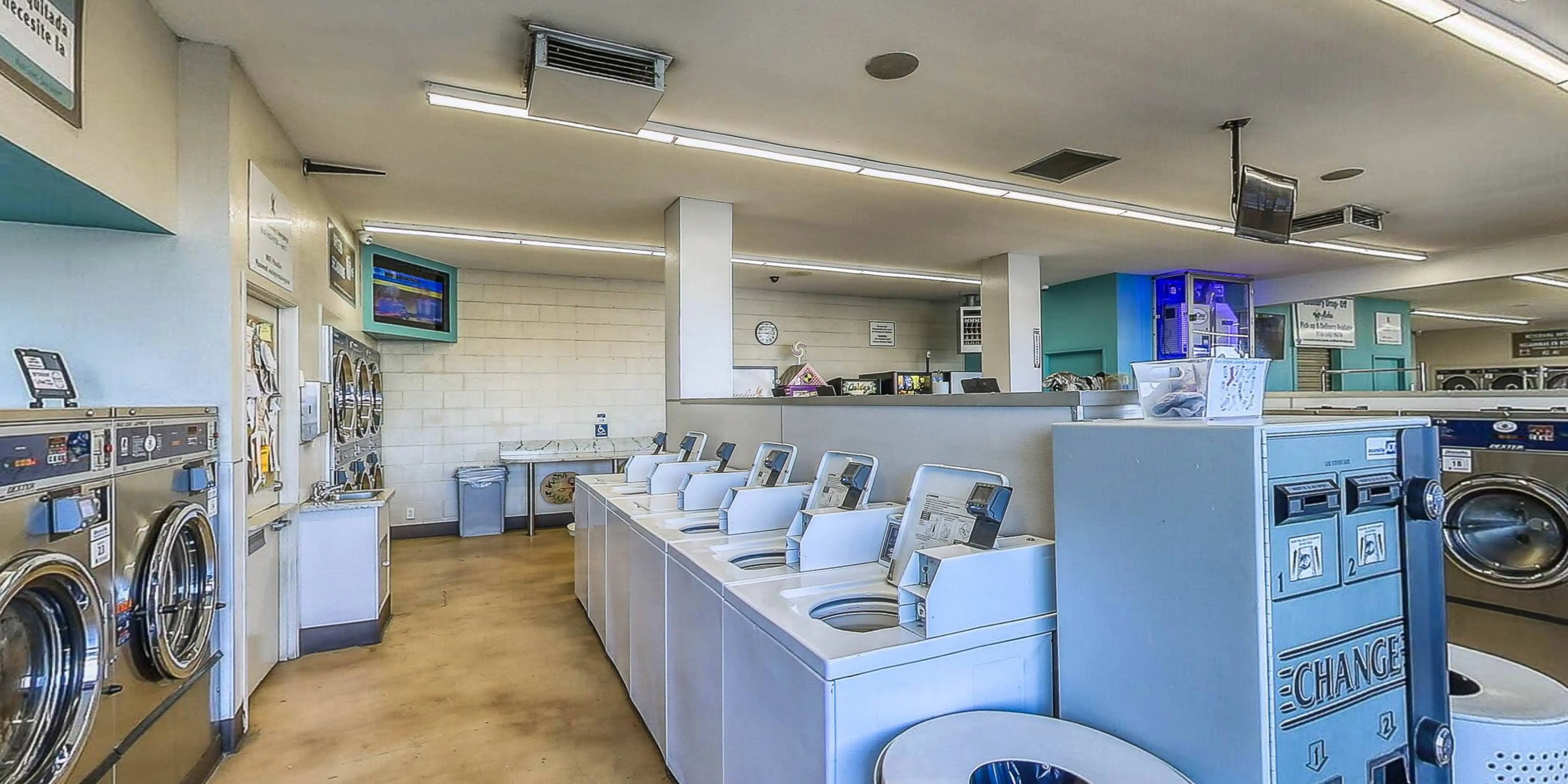 Paradise Laundry - Roseville - Image 2
