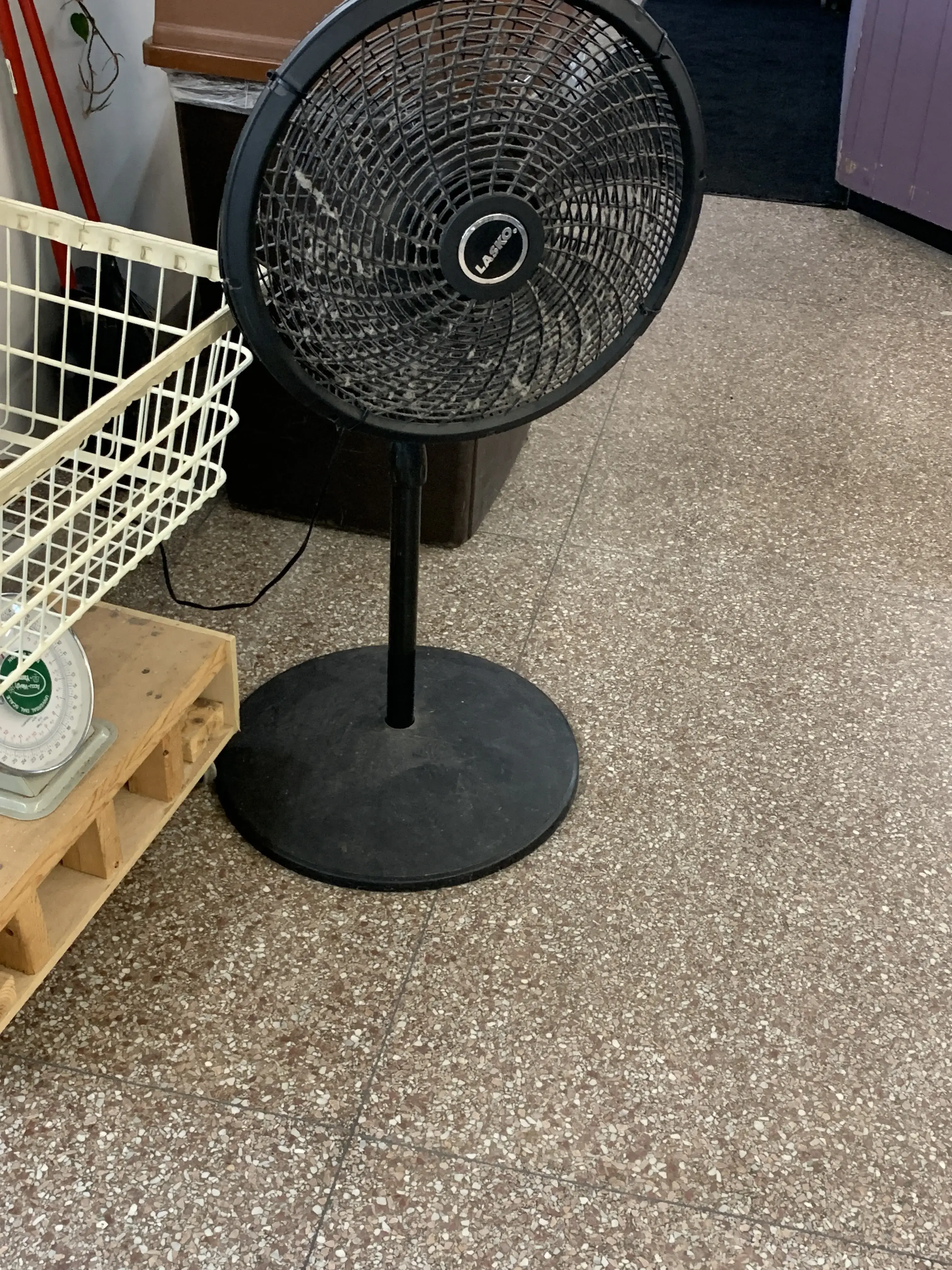 Paris Cleaners & Laundry - Image 11