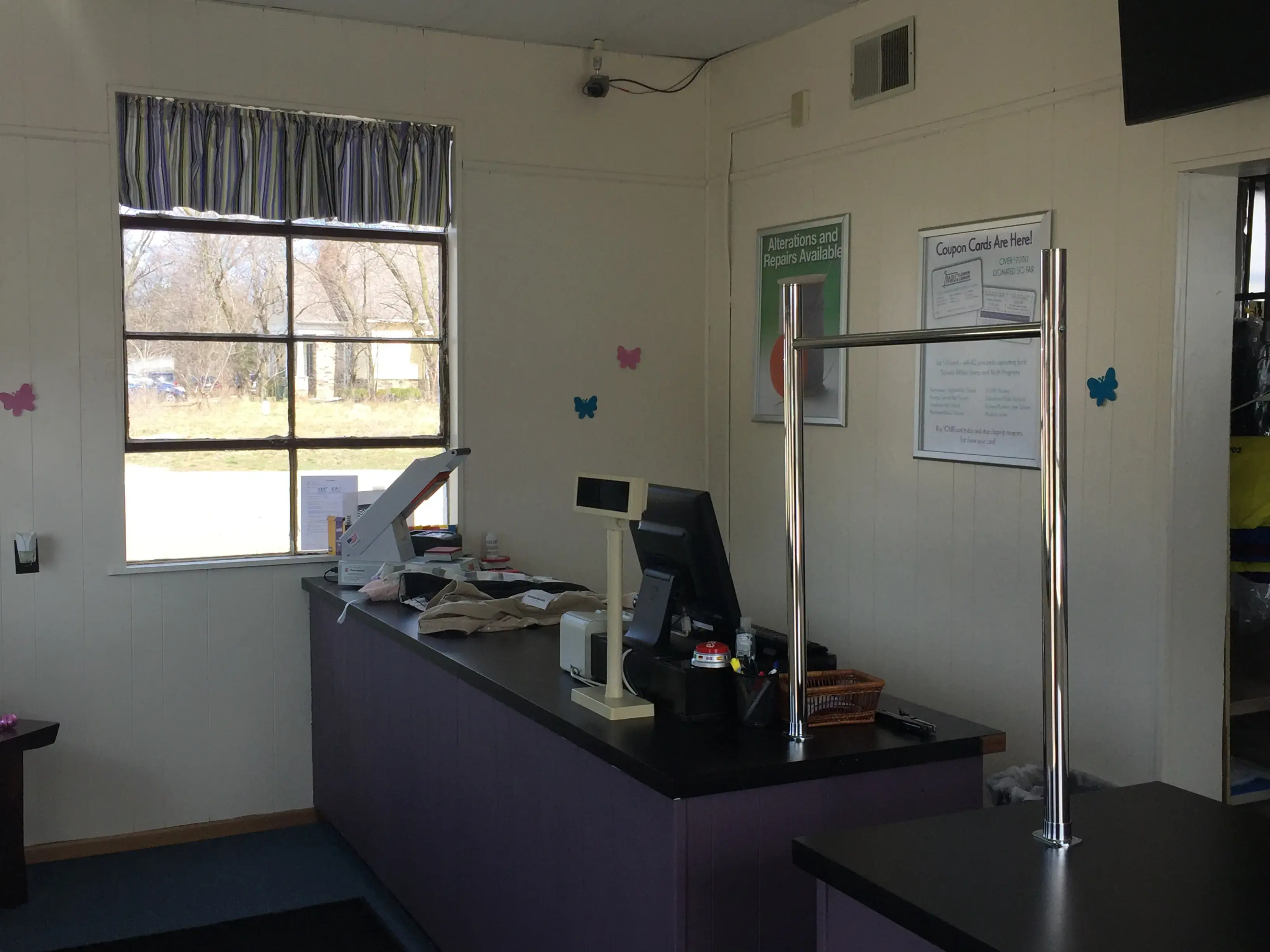 Paris Cleaners & Laundry thumbnail 2