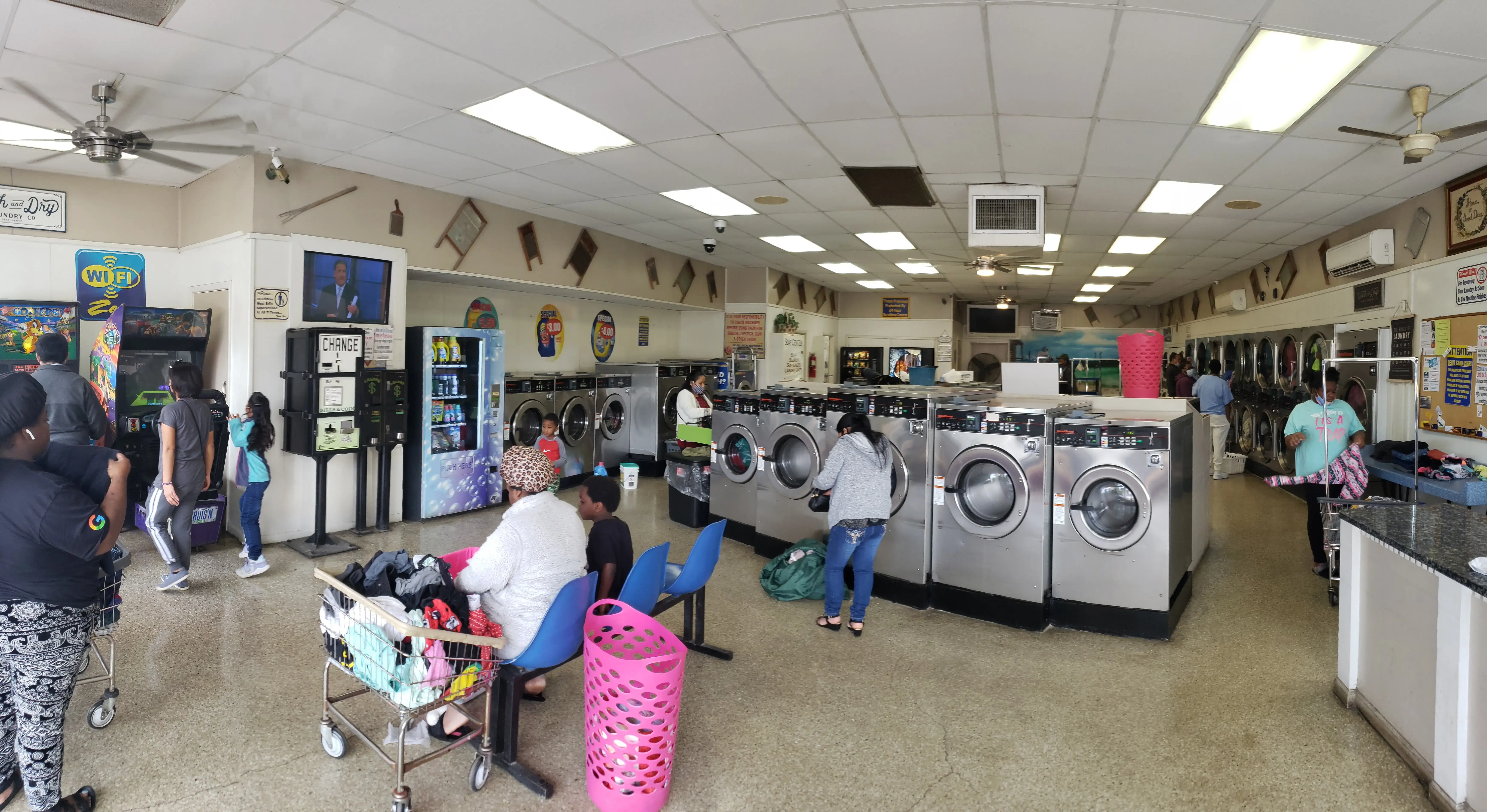 Park Avenue Coin Laundry - Image 16