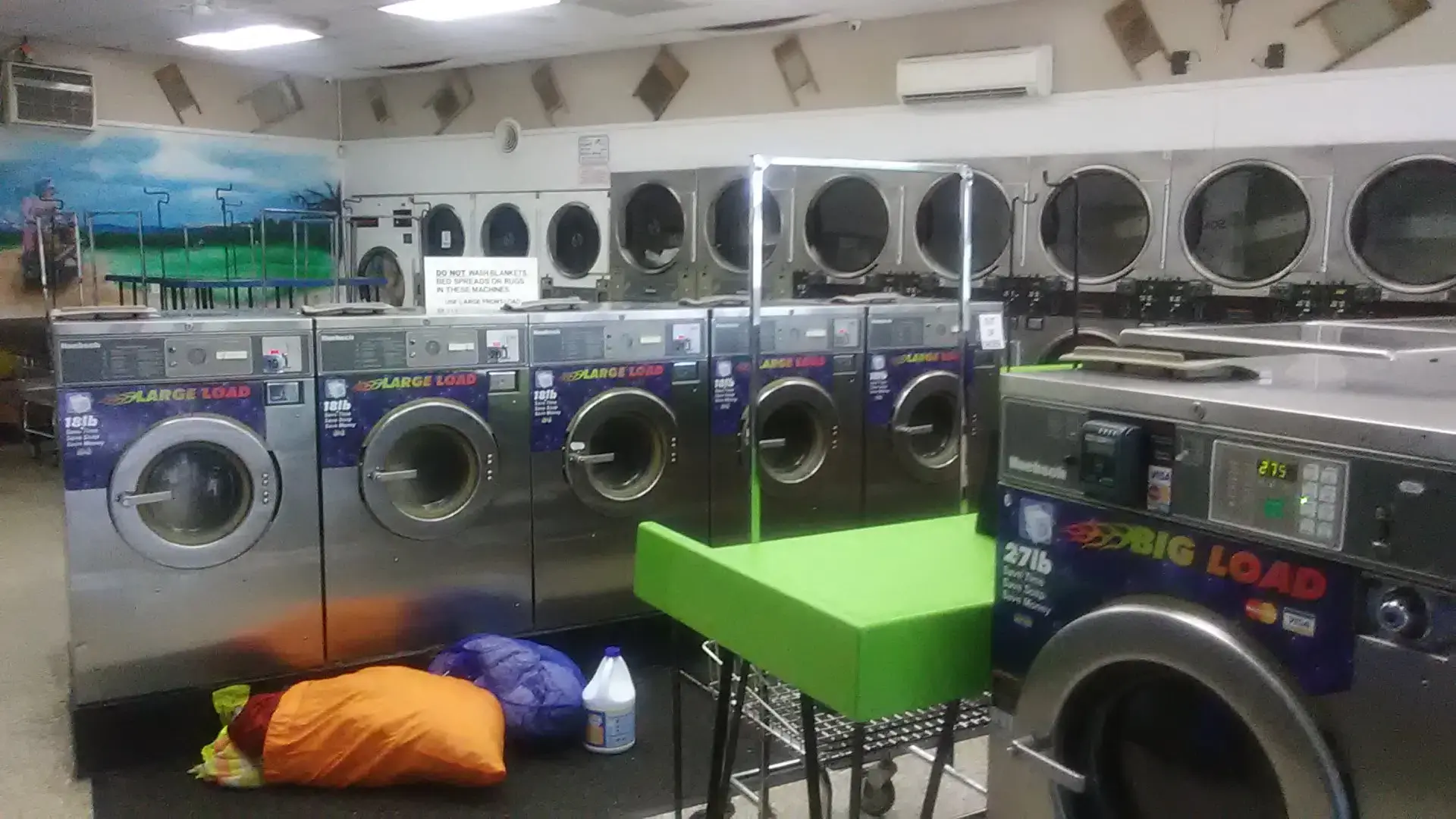 Park Avenue Coin Laundry - Image 19