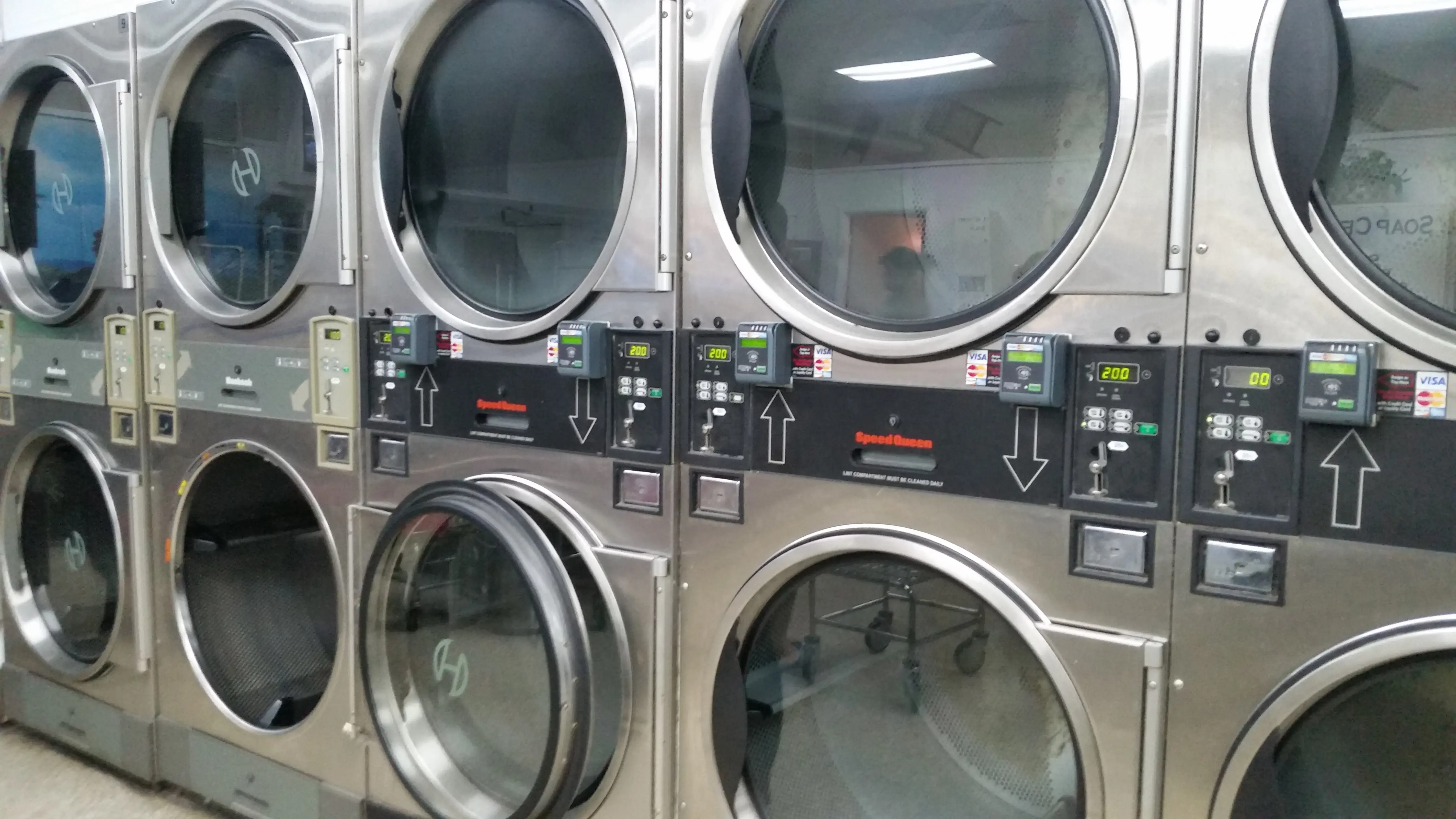 Park Avenue Coin Laundry - Image 5