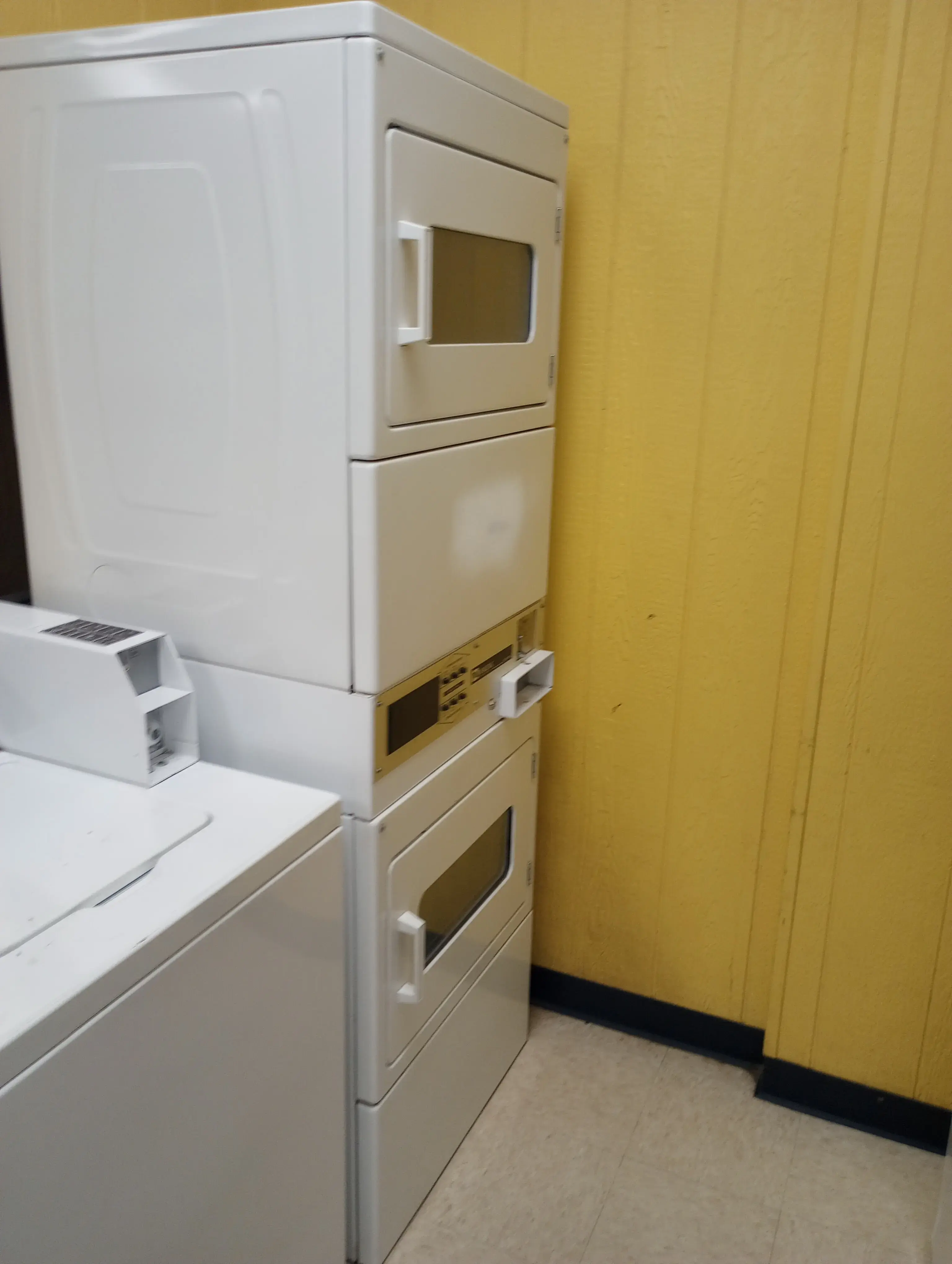 Park Laundromat & Car Wash - Image 4