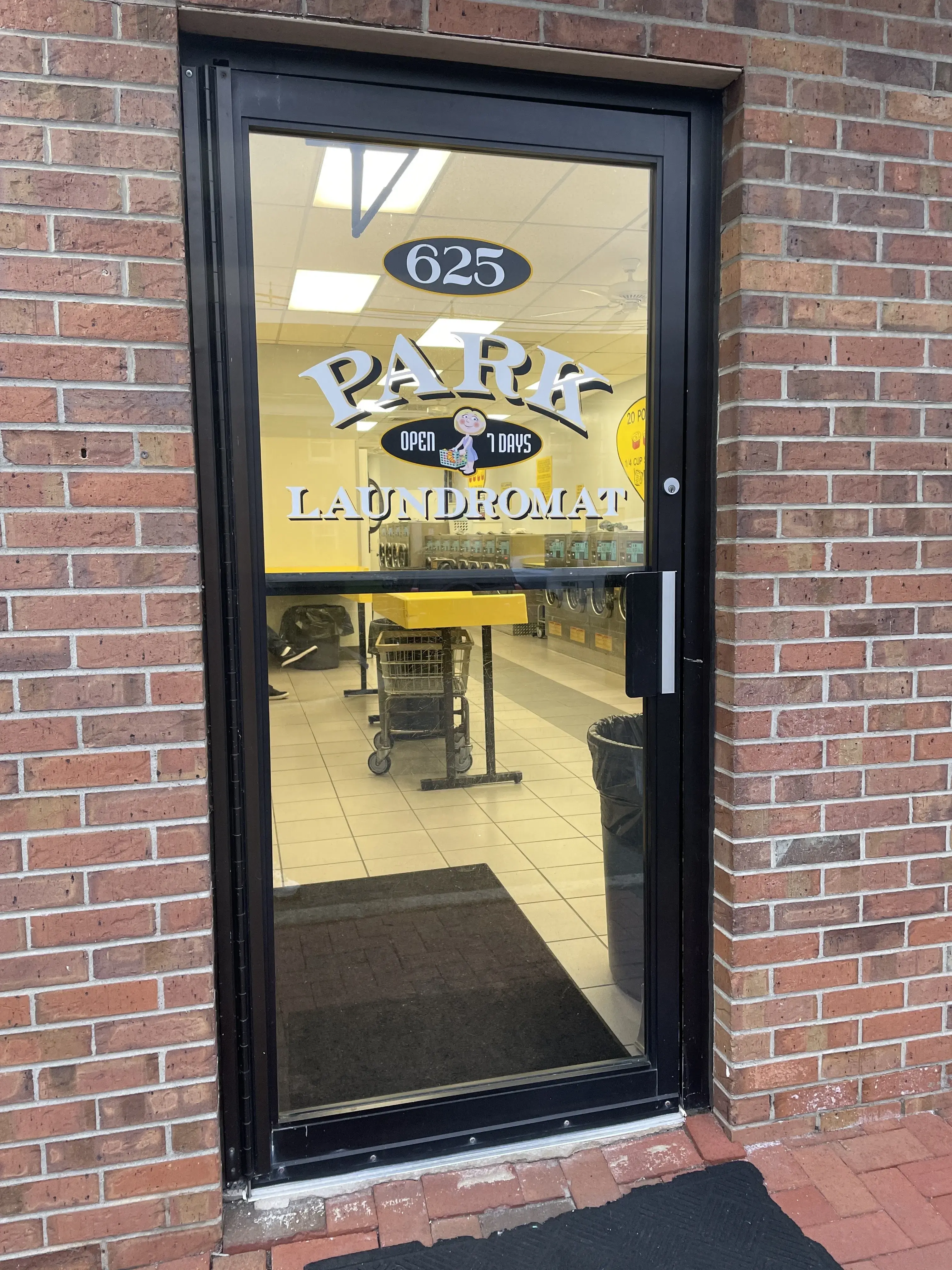 Park Laundromat - Image 11