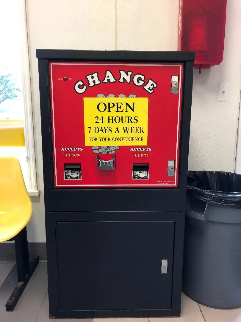 Park Laundromat - Image 5