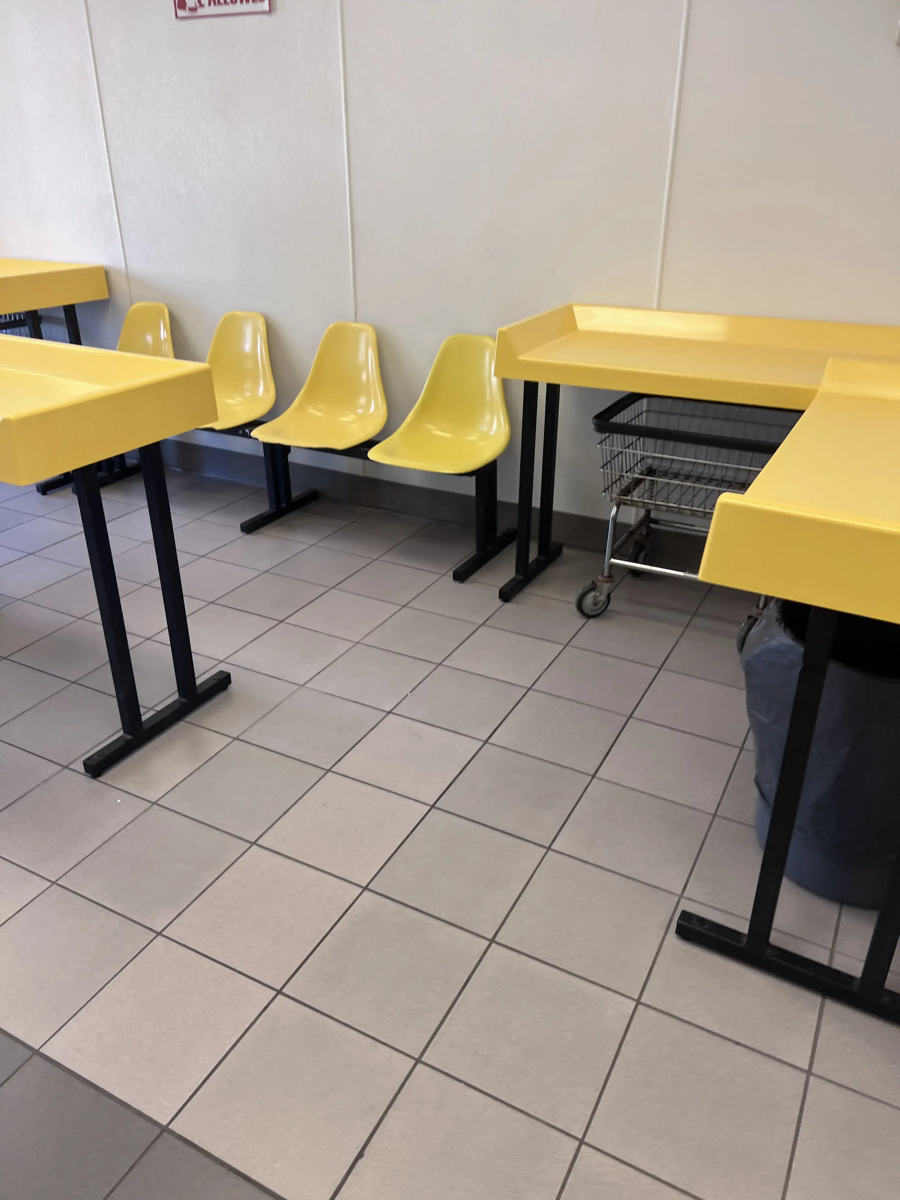 Park Laundromat - Image 7