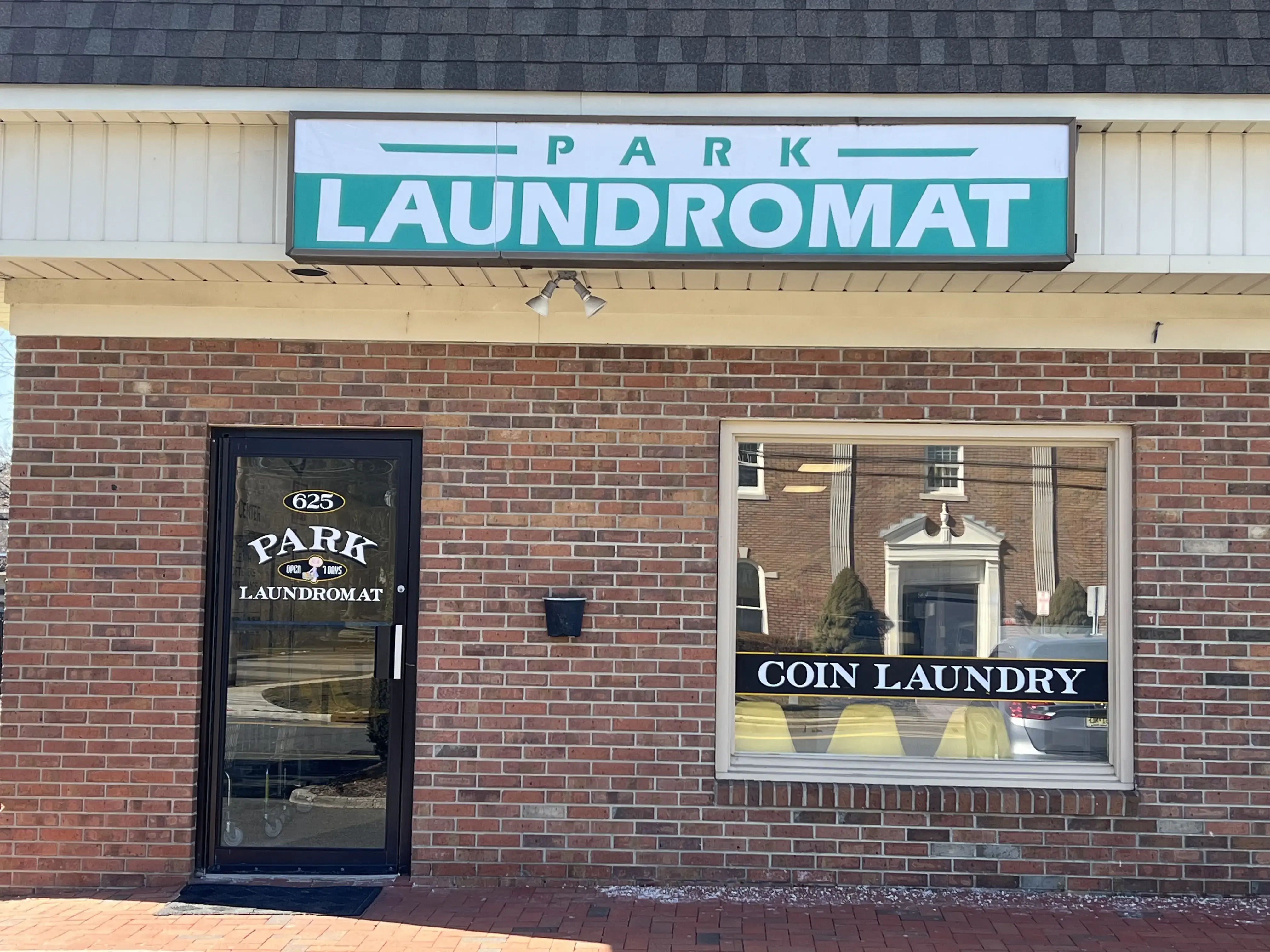 Park Laundromat - Image 1