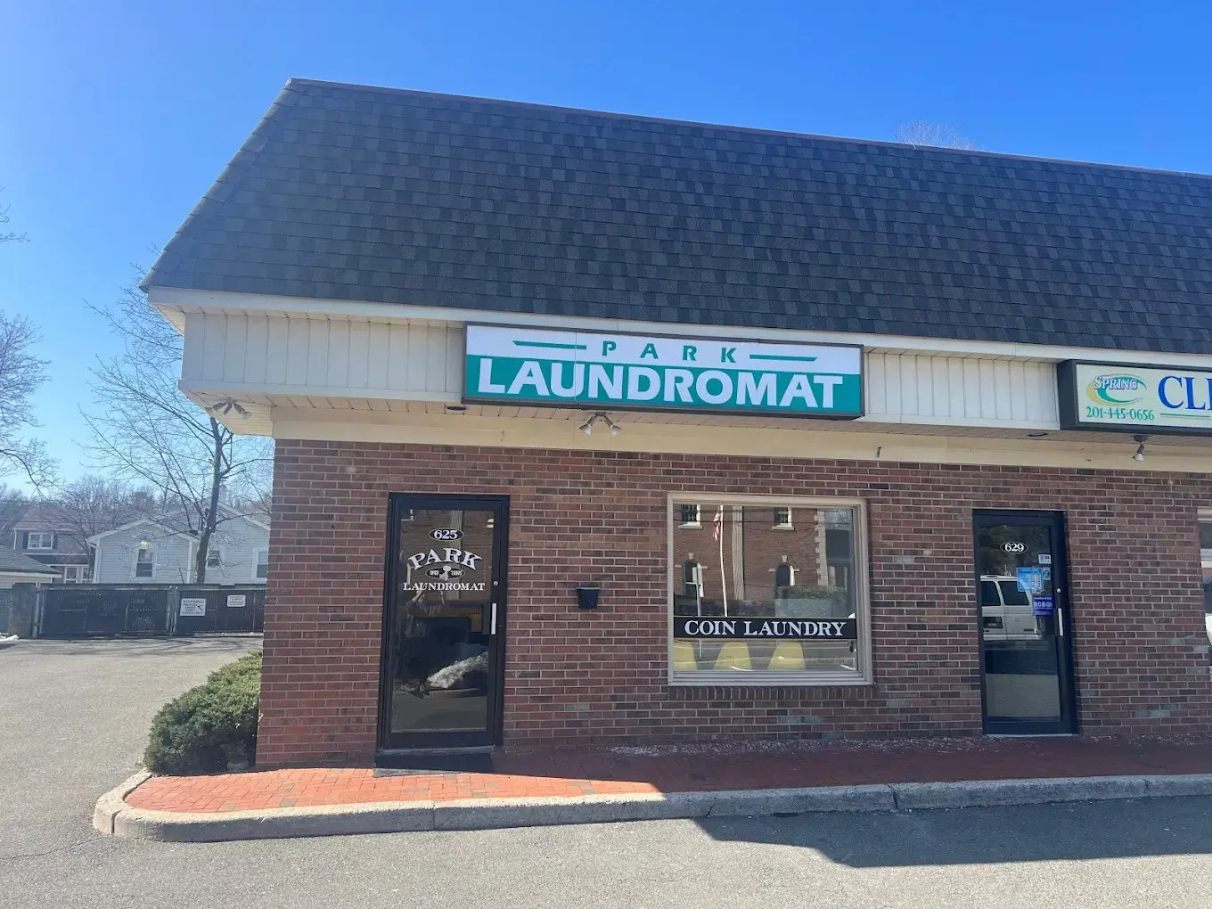 Park Laundromat thumbnail 17