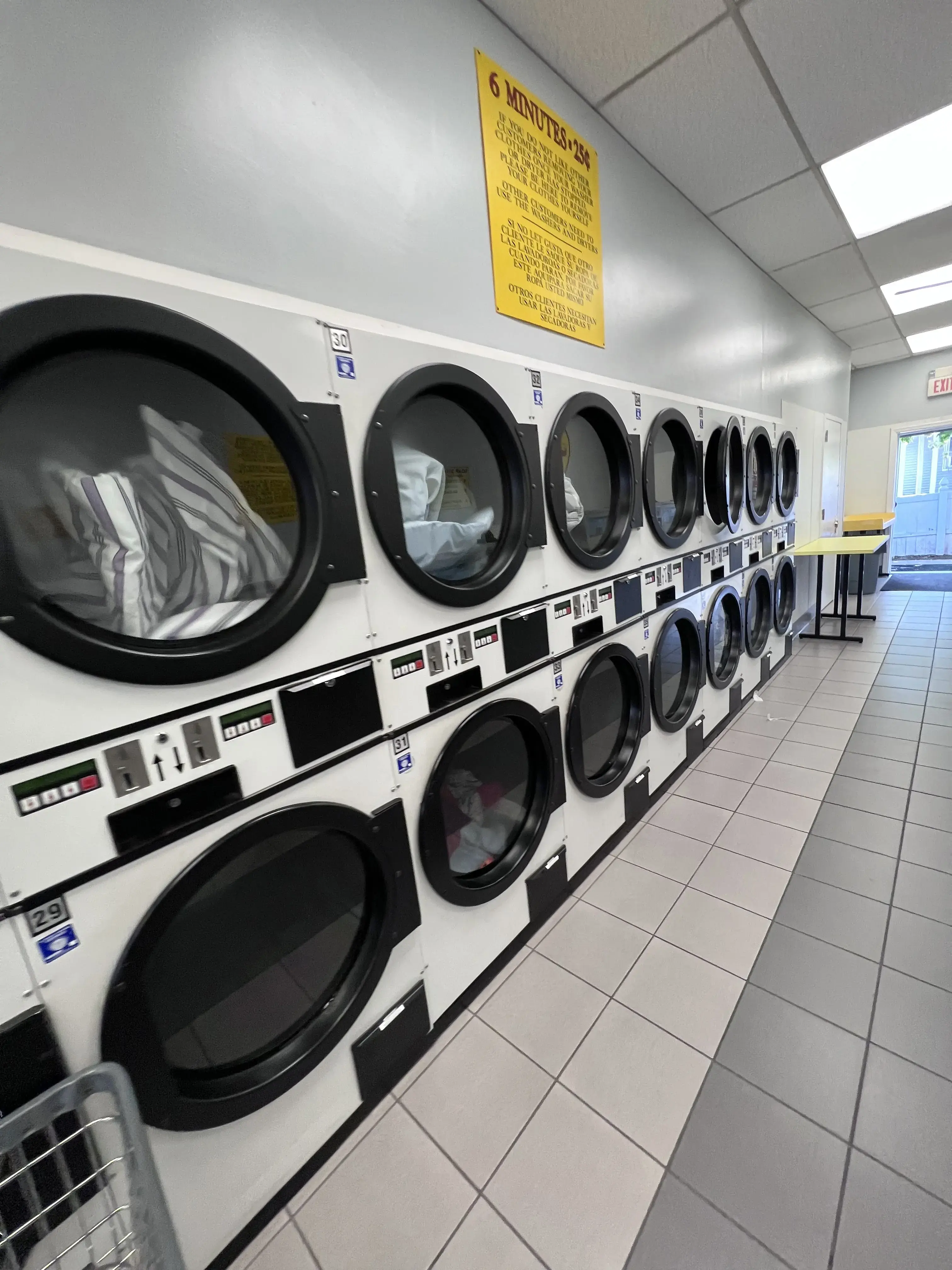 Park Laundromat thumbnail 16