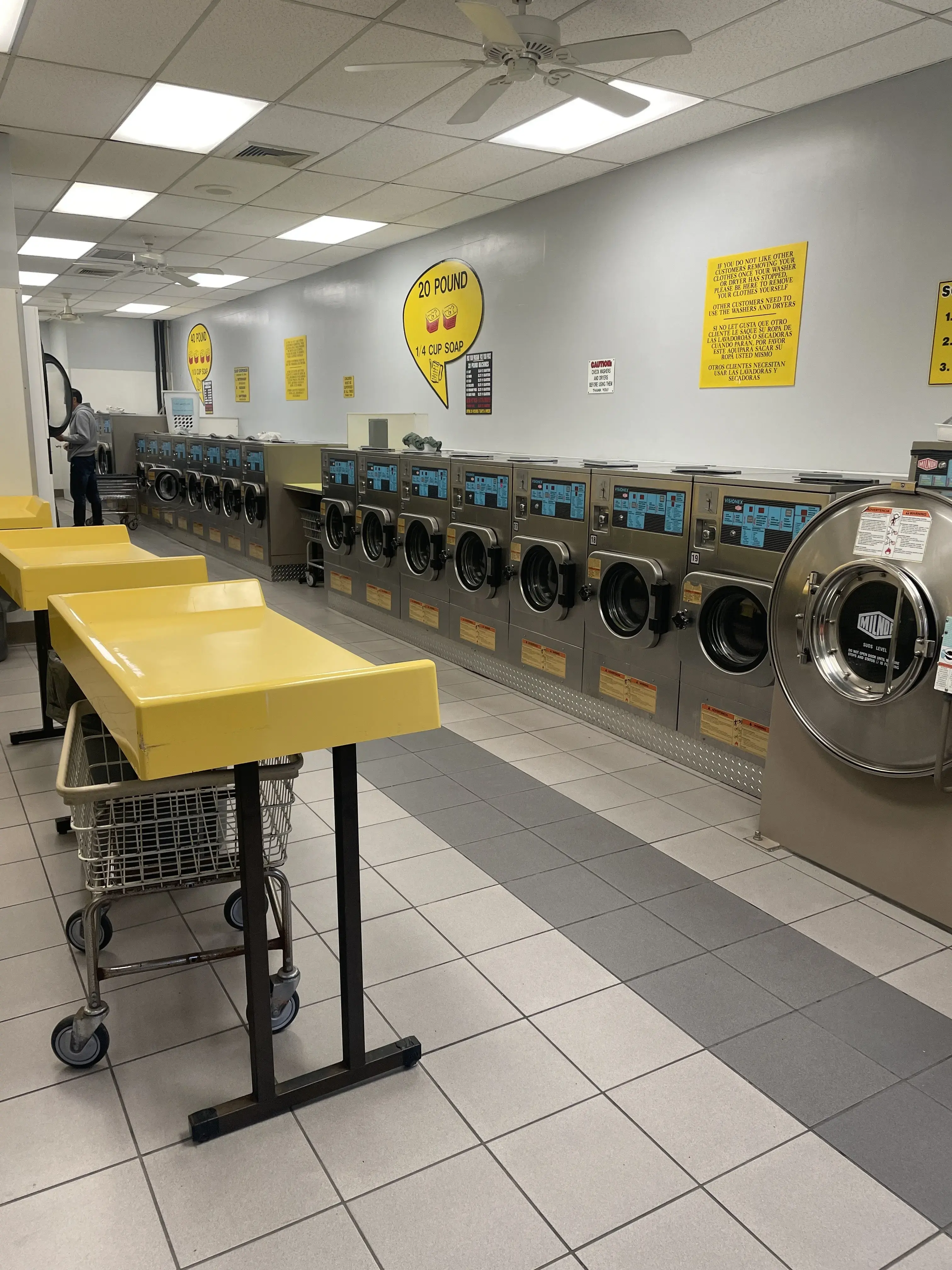 Park Laundromat - Image 19