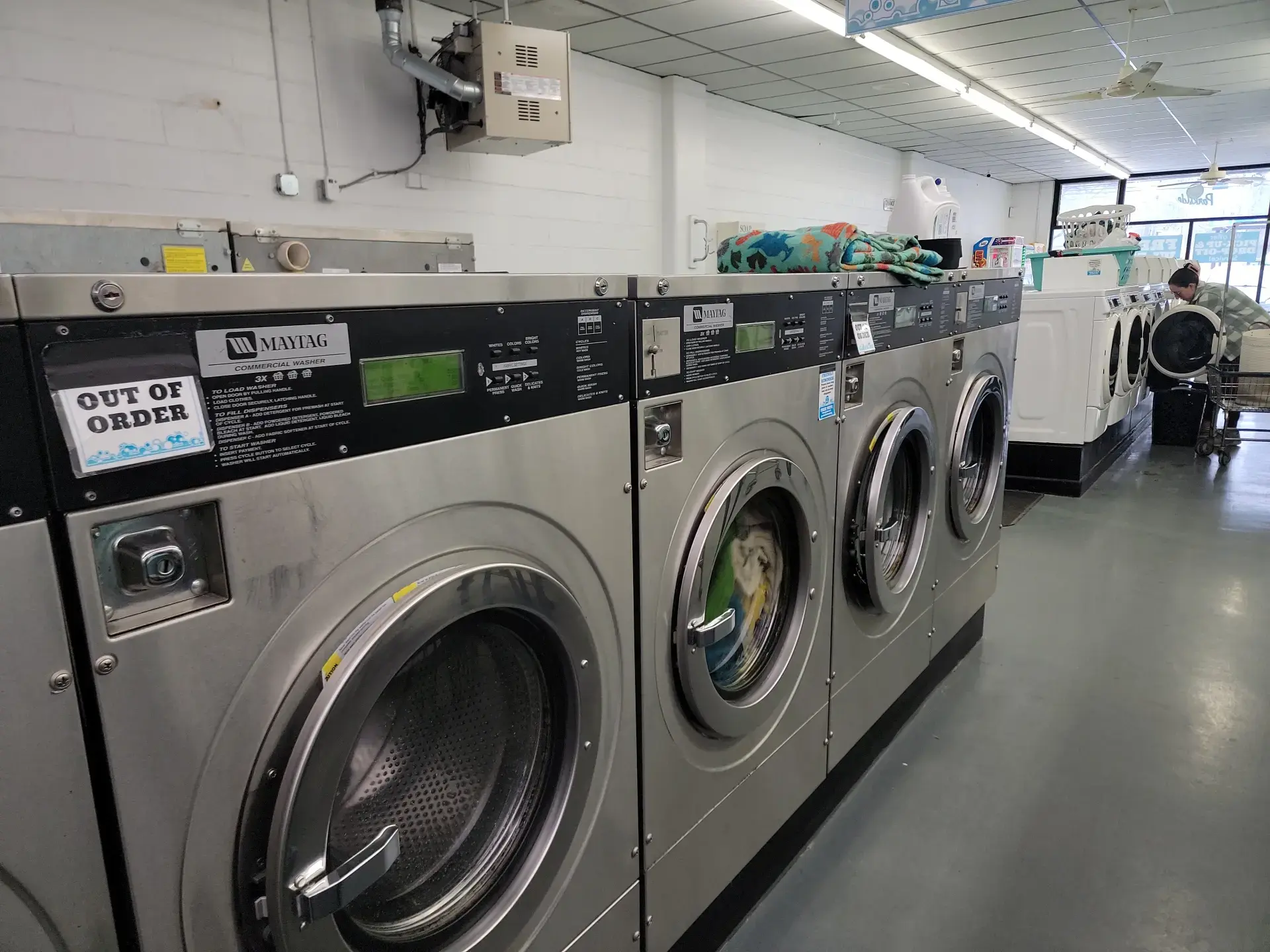 Park Side Laundromat - Image 14