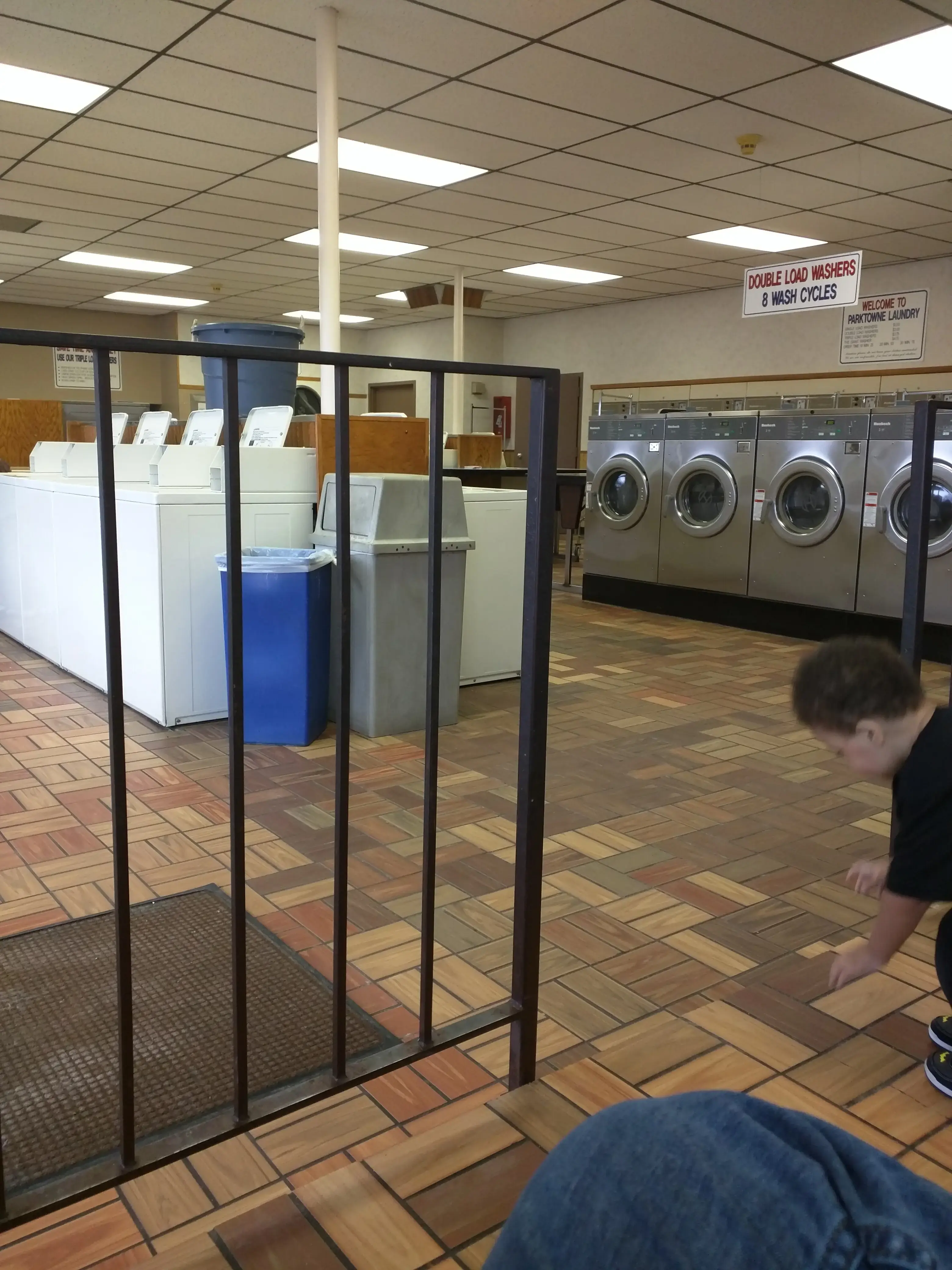 Parktowne Speed Queen Laundry - Image 9