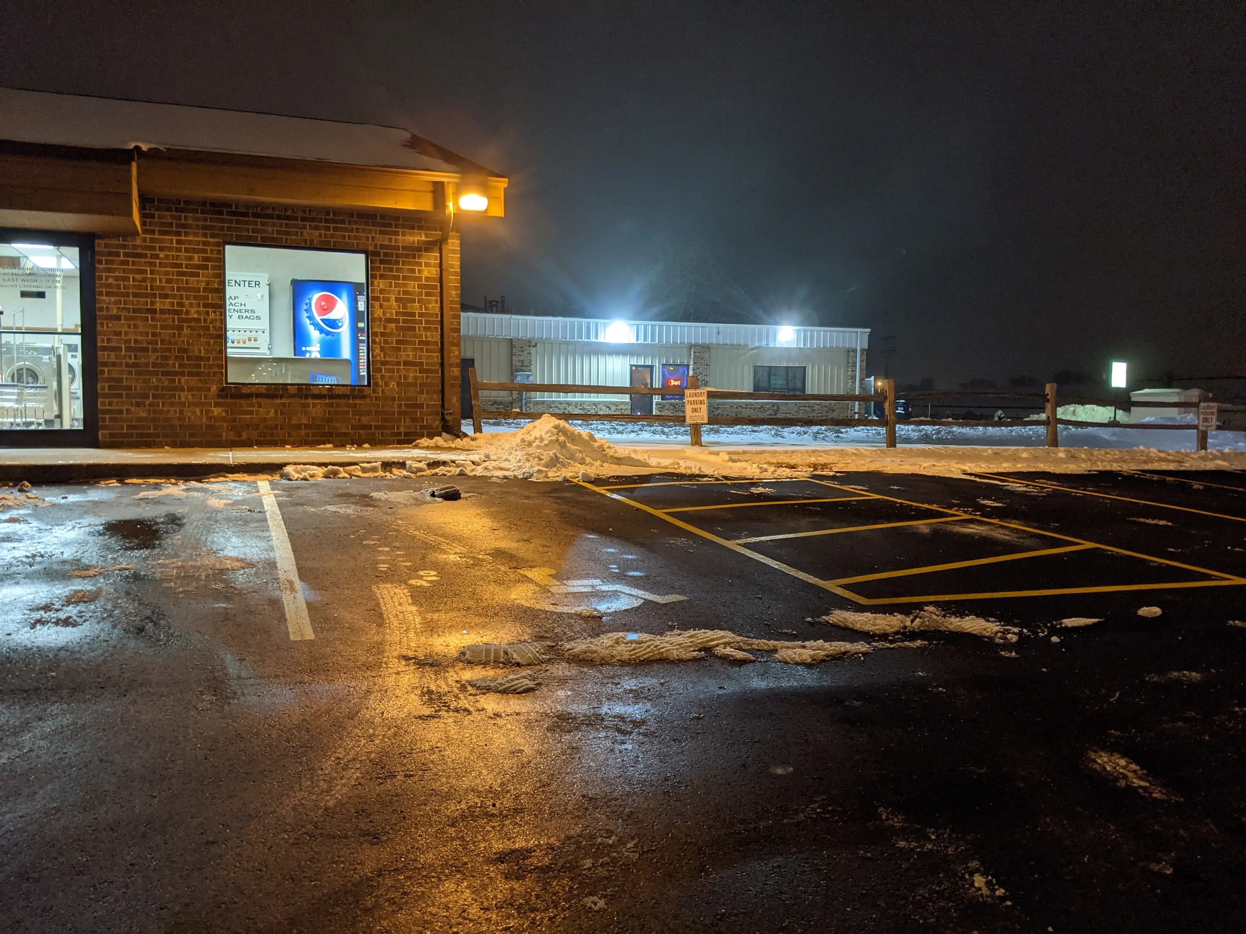 Parktowne Speed Queen Laundry - Image 2