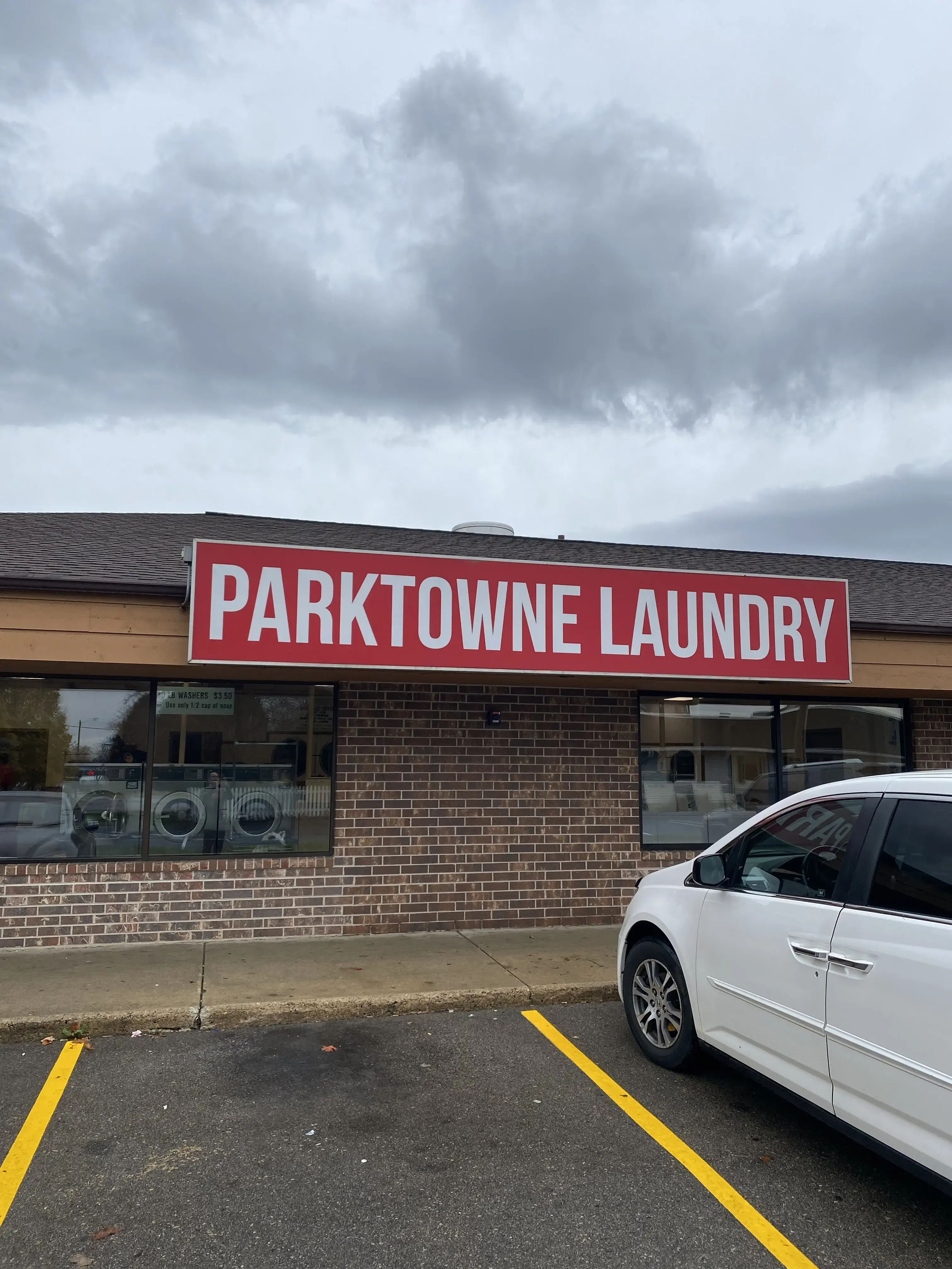 Parktowne Speed Queen Laundry - Image 6