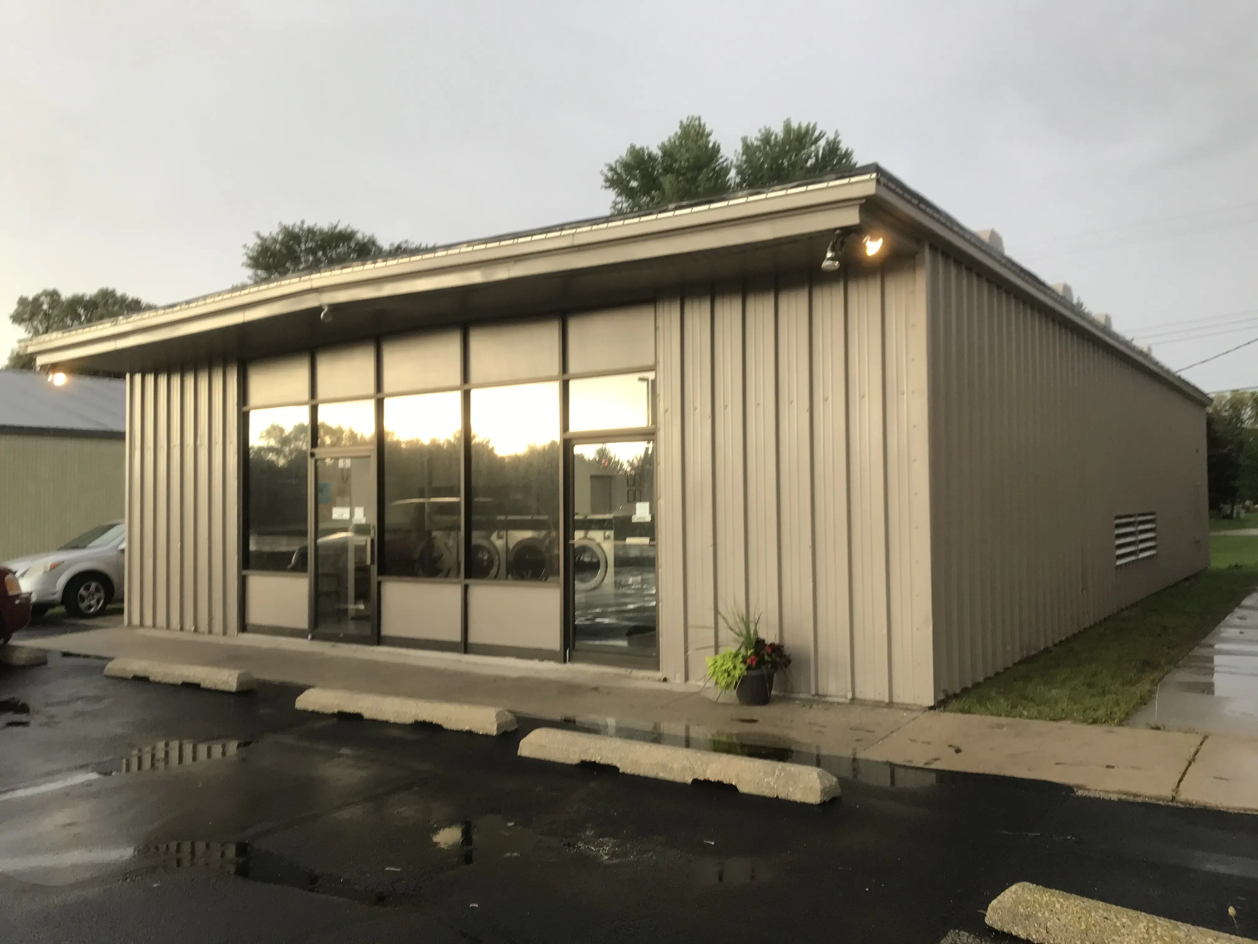 Parkview Laundry thumbnail 1