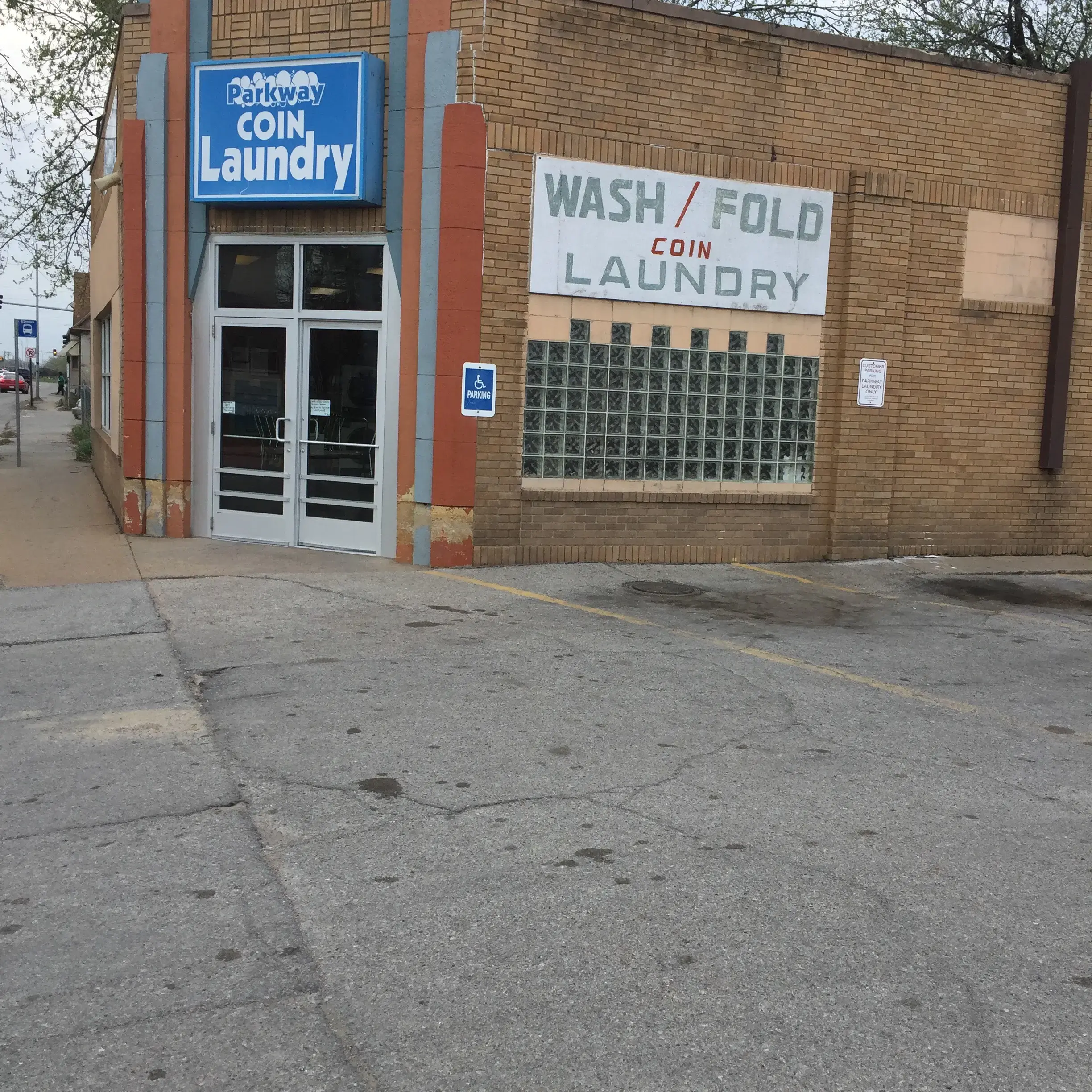 Parkway Coin Laundry thumbnail 3