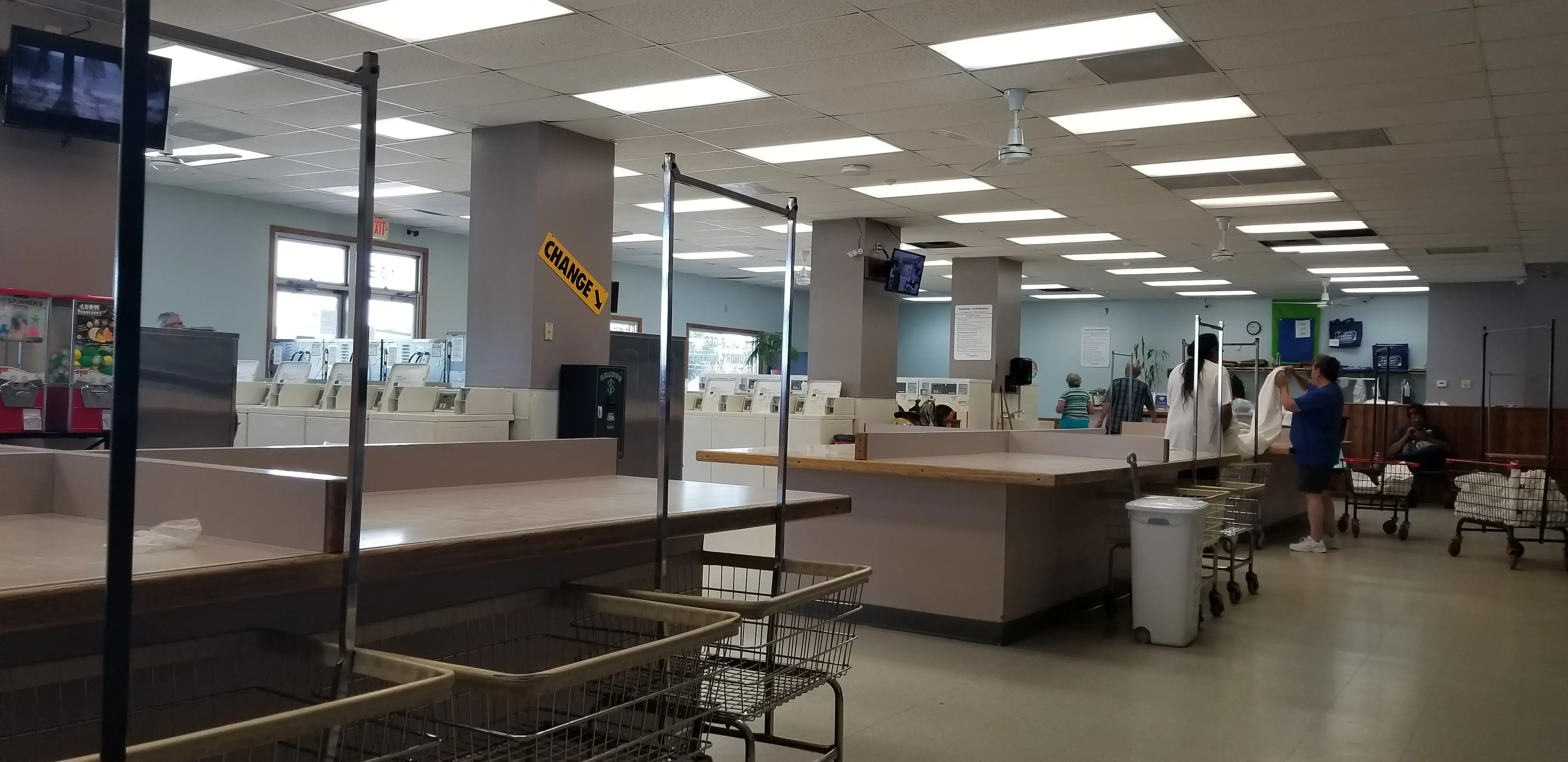 Parkway Laundromat thumbnail 6