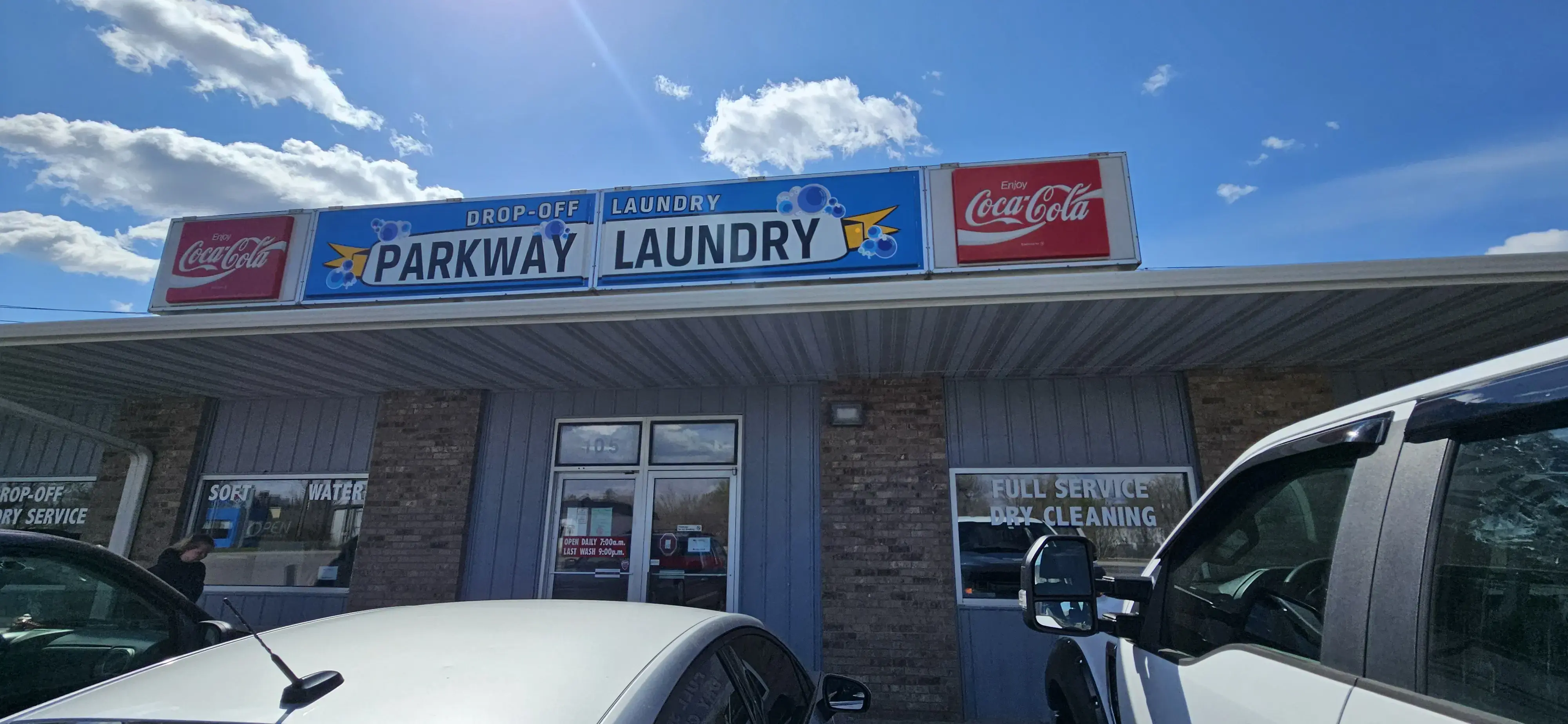Parkway Laundromat - Image 11