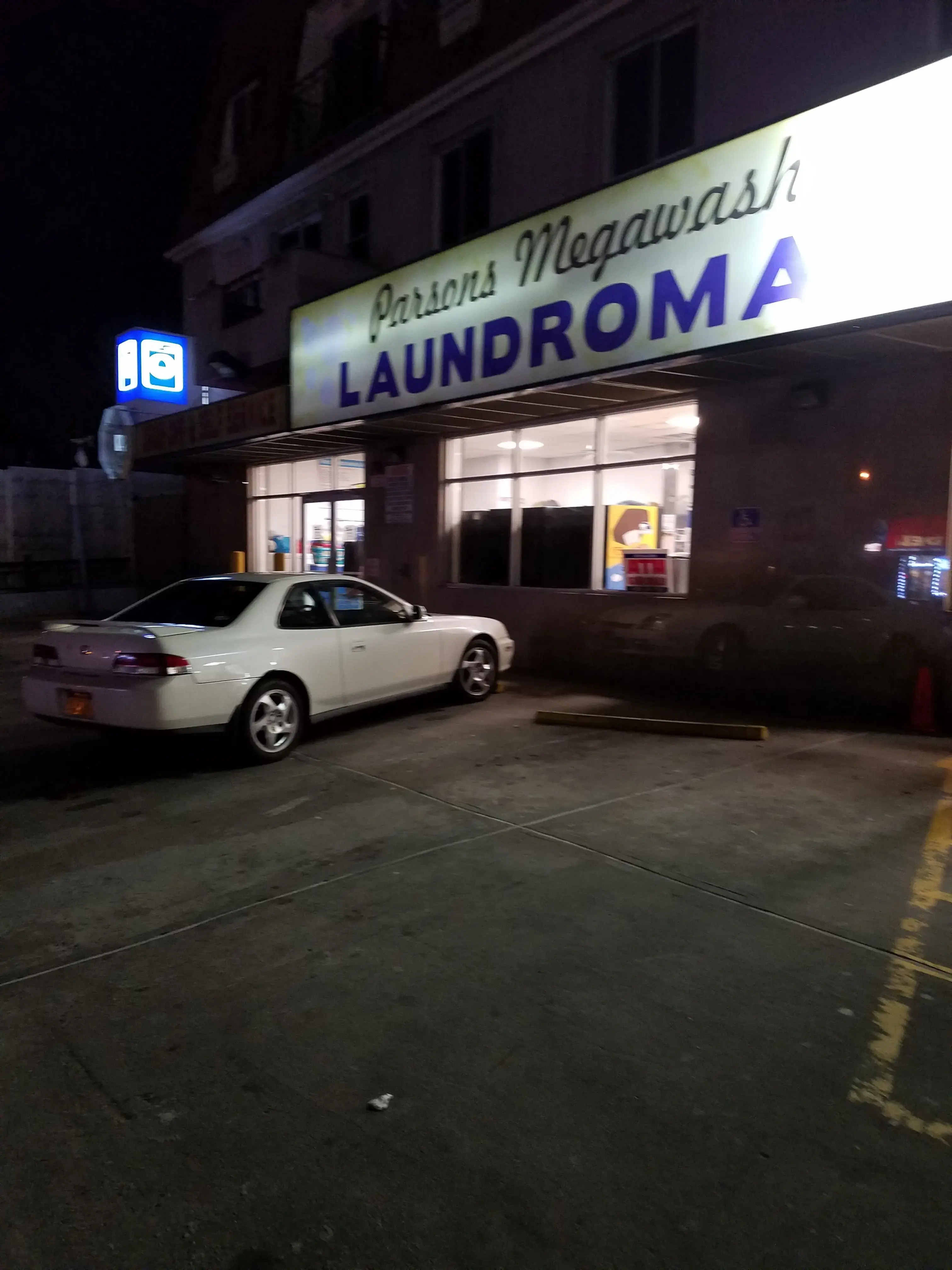 Parsons MegaWash Laundromat - Image 11