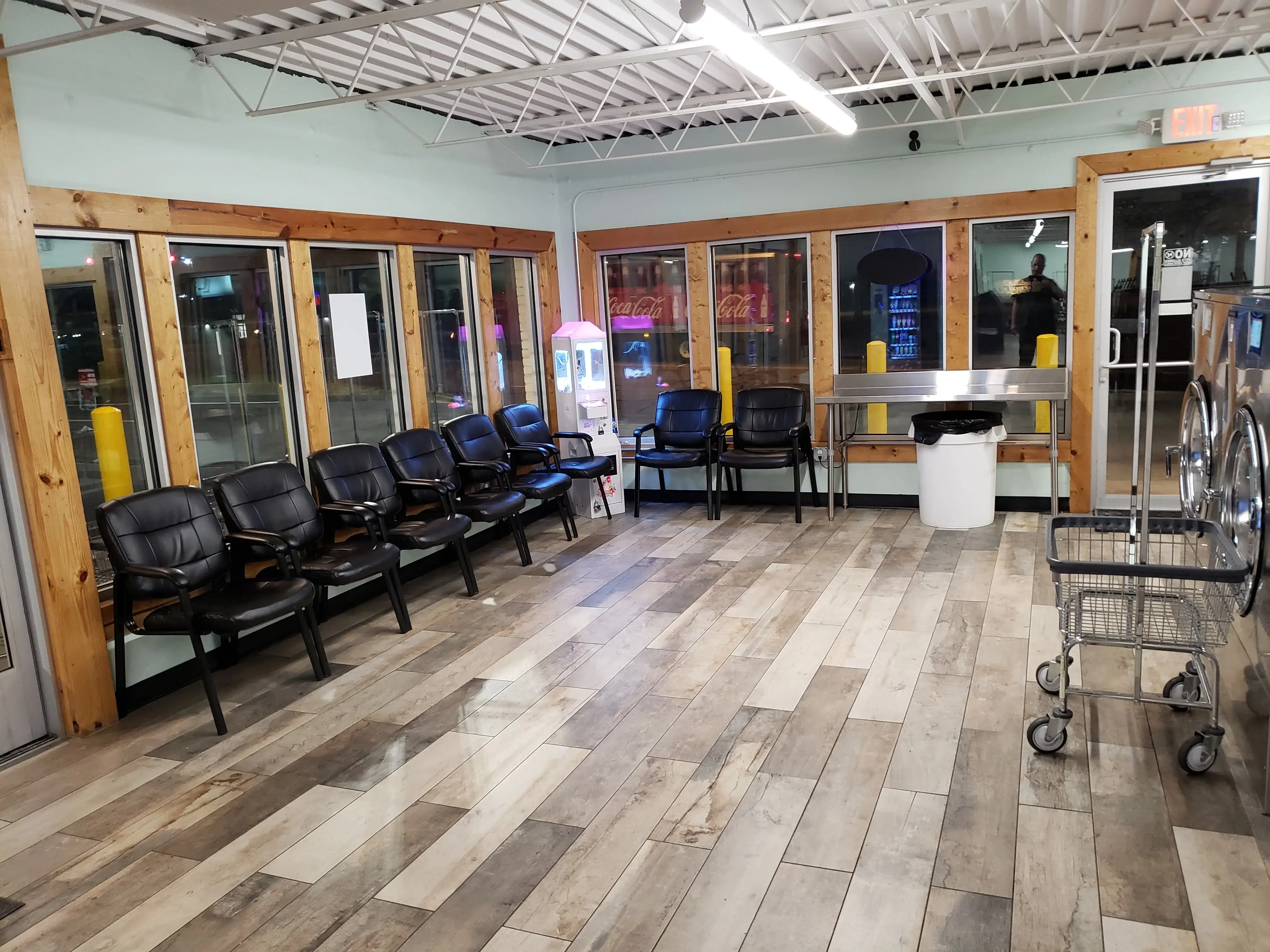 Patio Laundry - Image 4