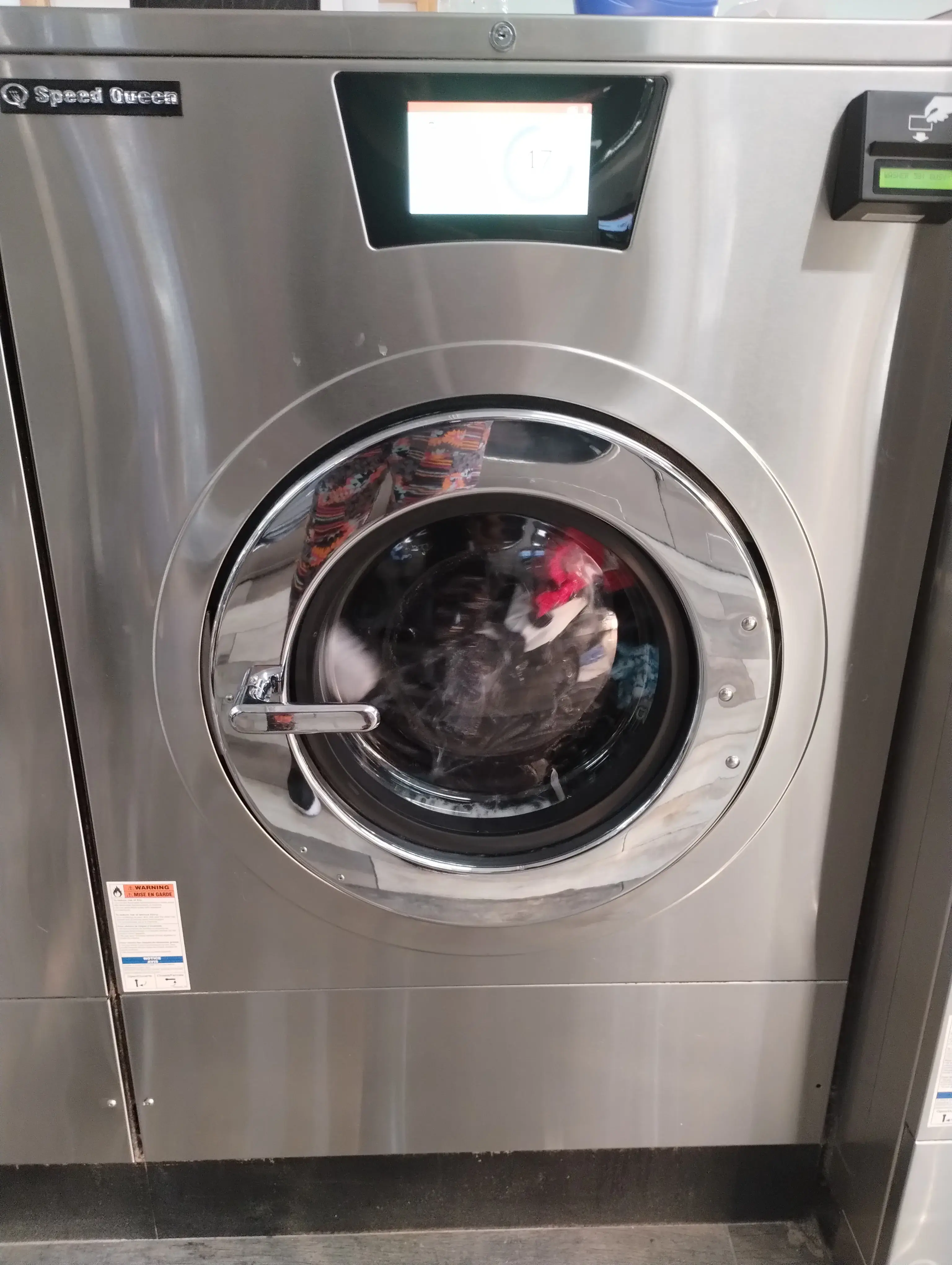 Patio Laundry thumbnail 9