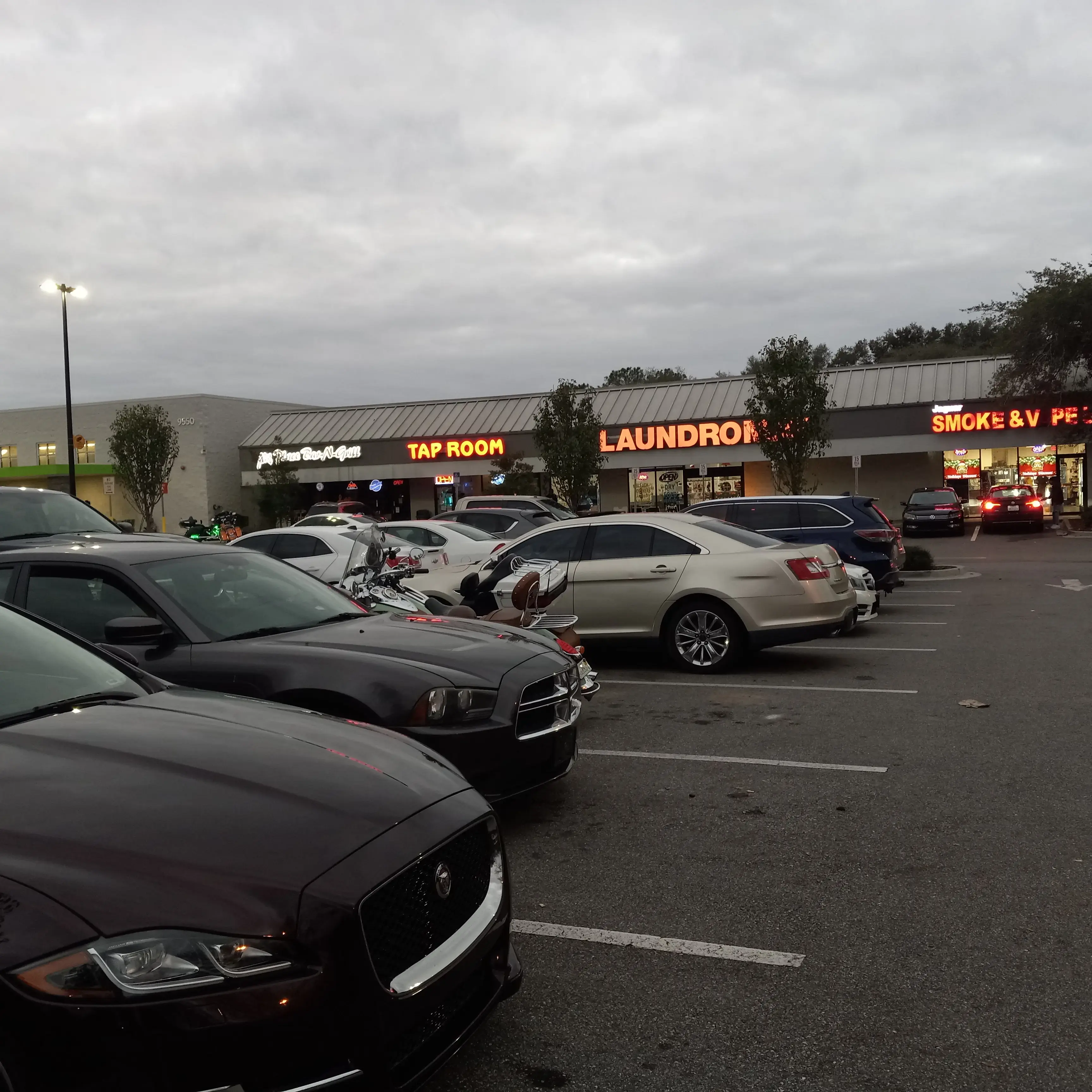 Patio Laundry thumbnail 6