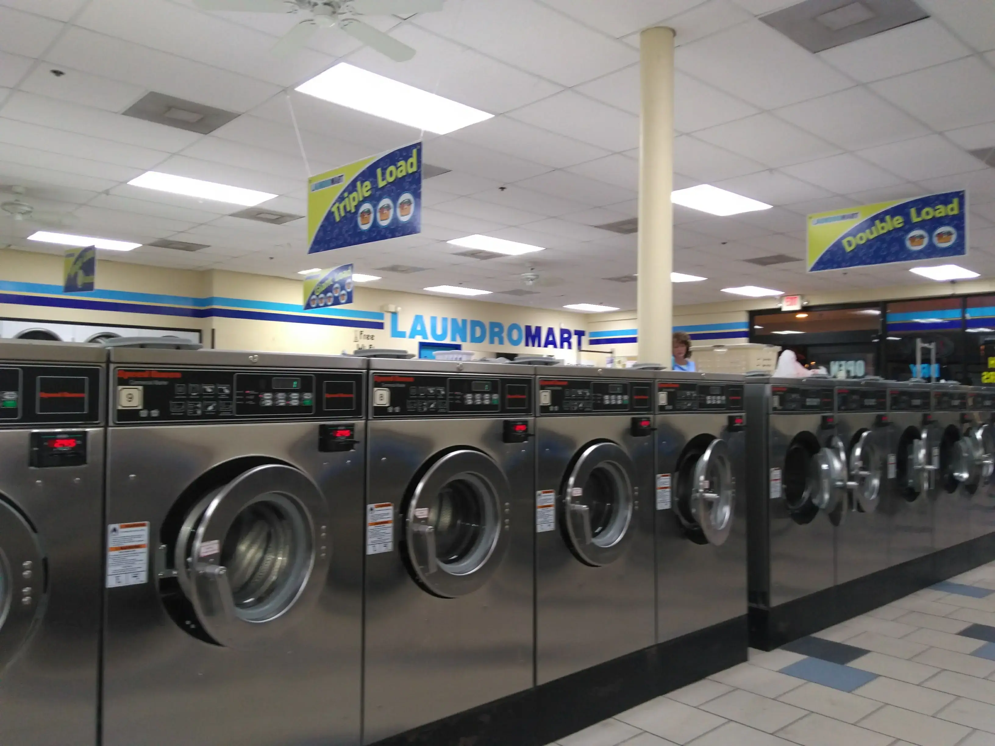 Patio Laundry thumbnail 3