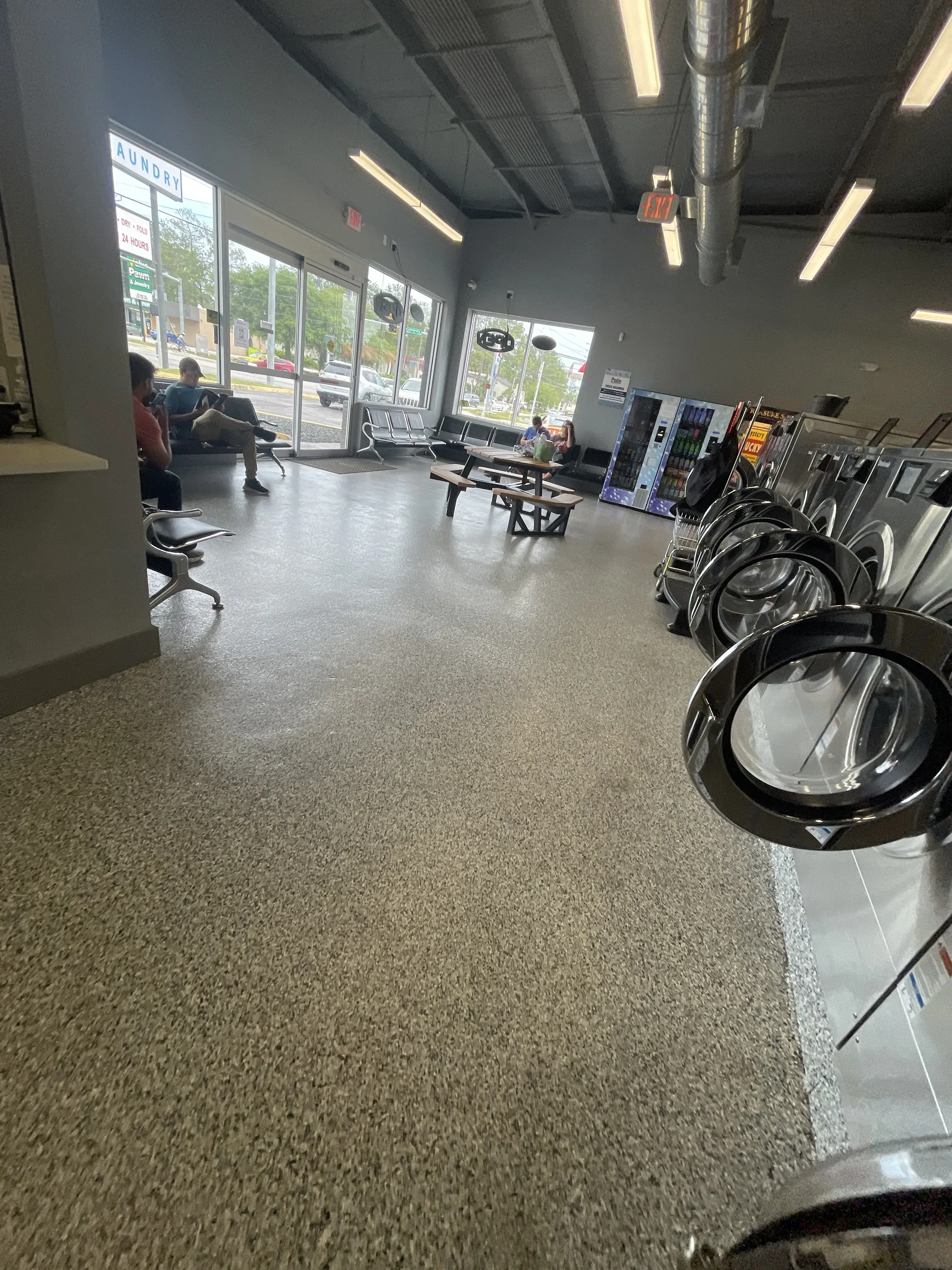 Patio Laundry Jax - Image 12