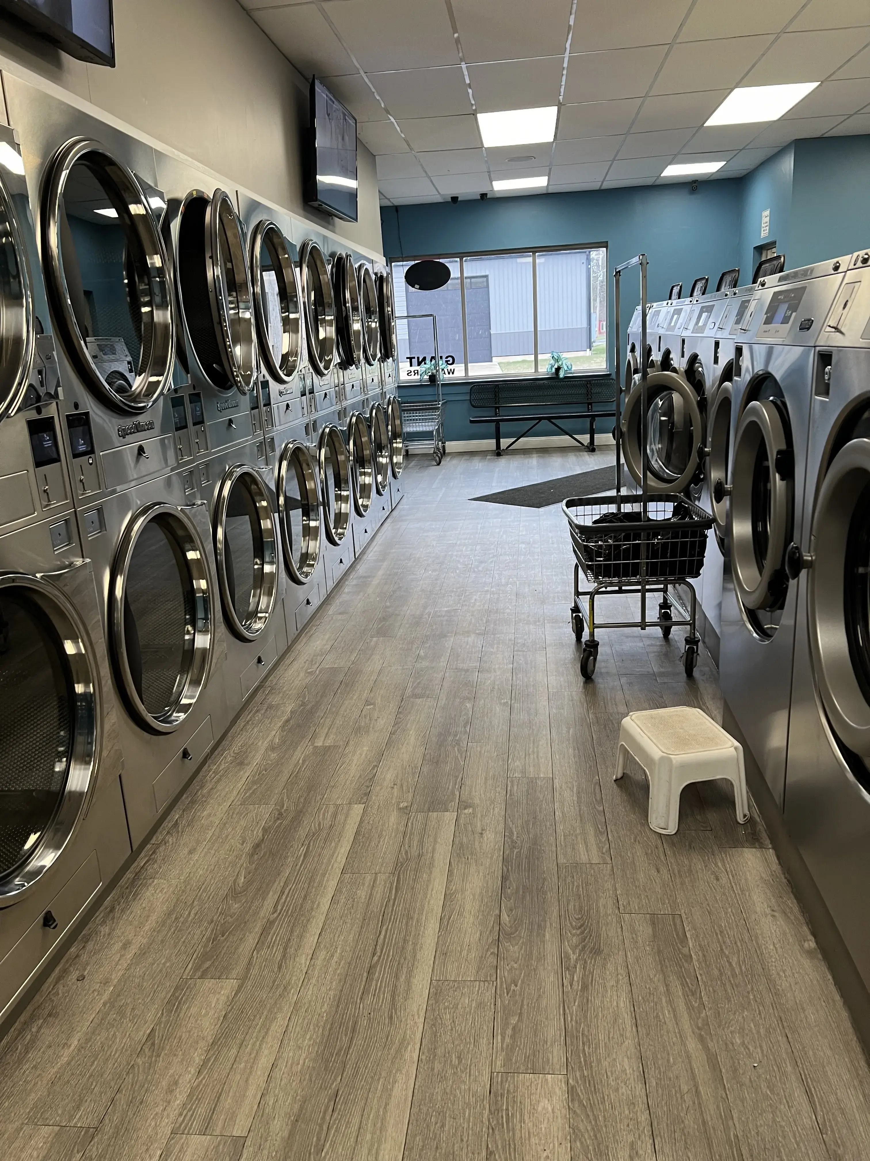 Payne Ave Laundromat - Image 4