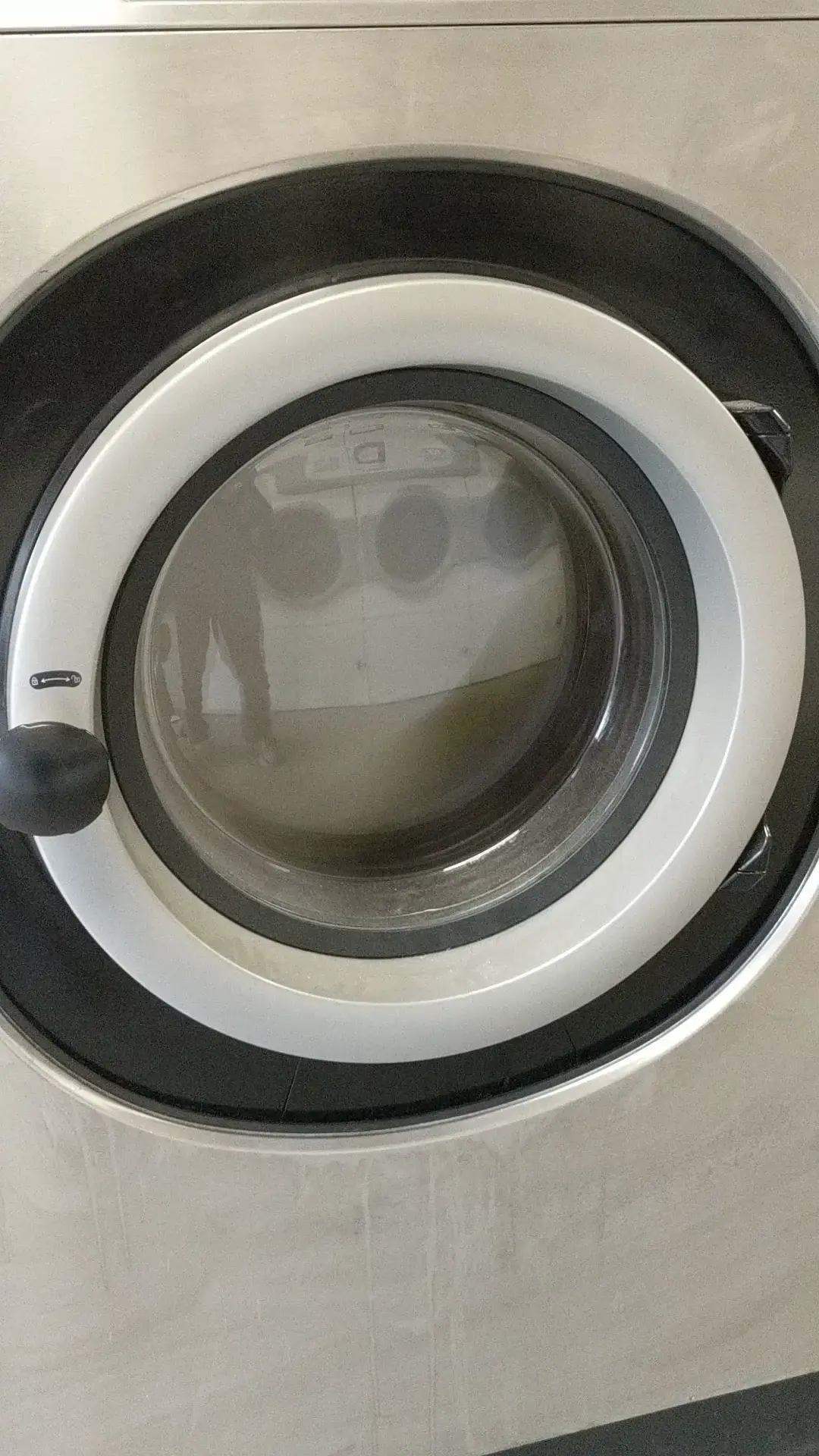 Payne Ave Laundromat - Image 13