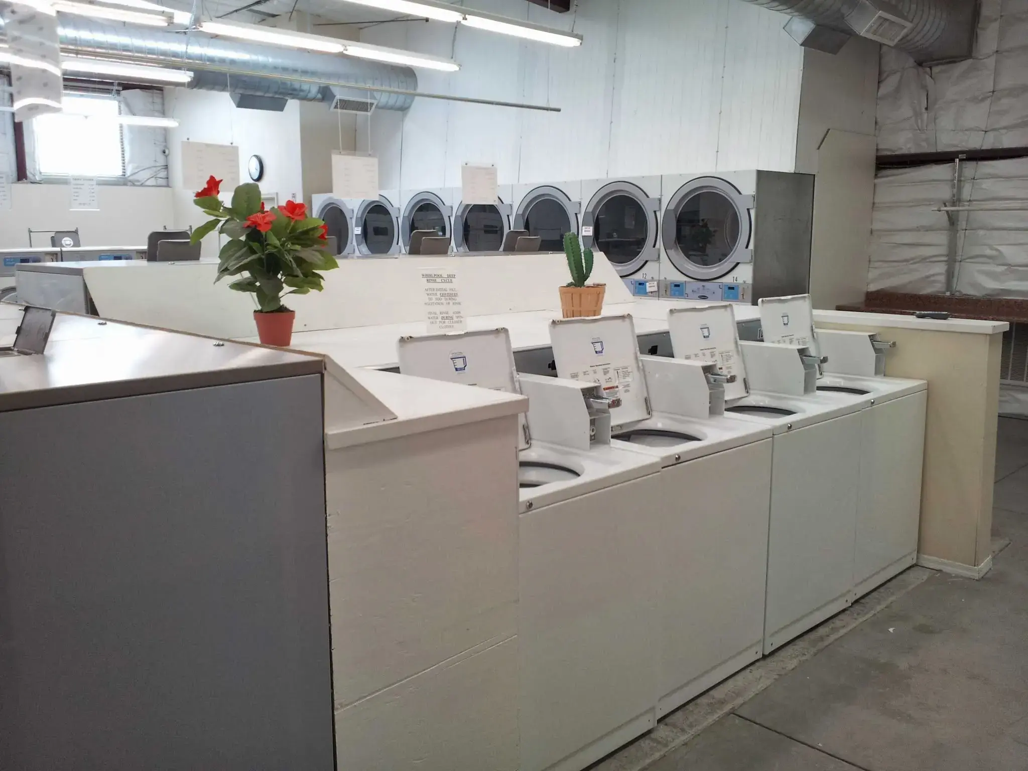 Payson Drive Laundromat - Image 16
