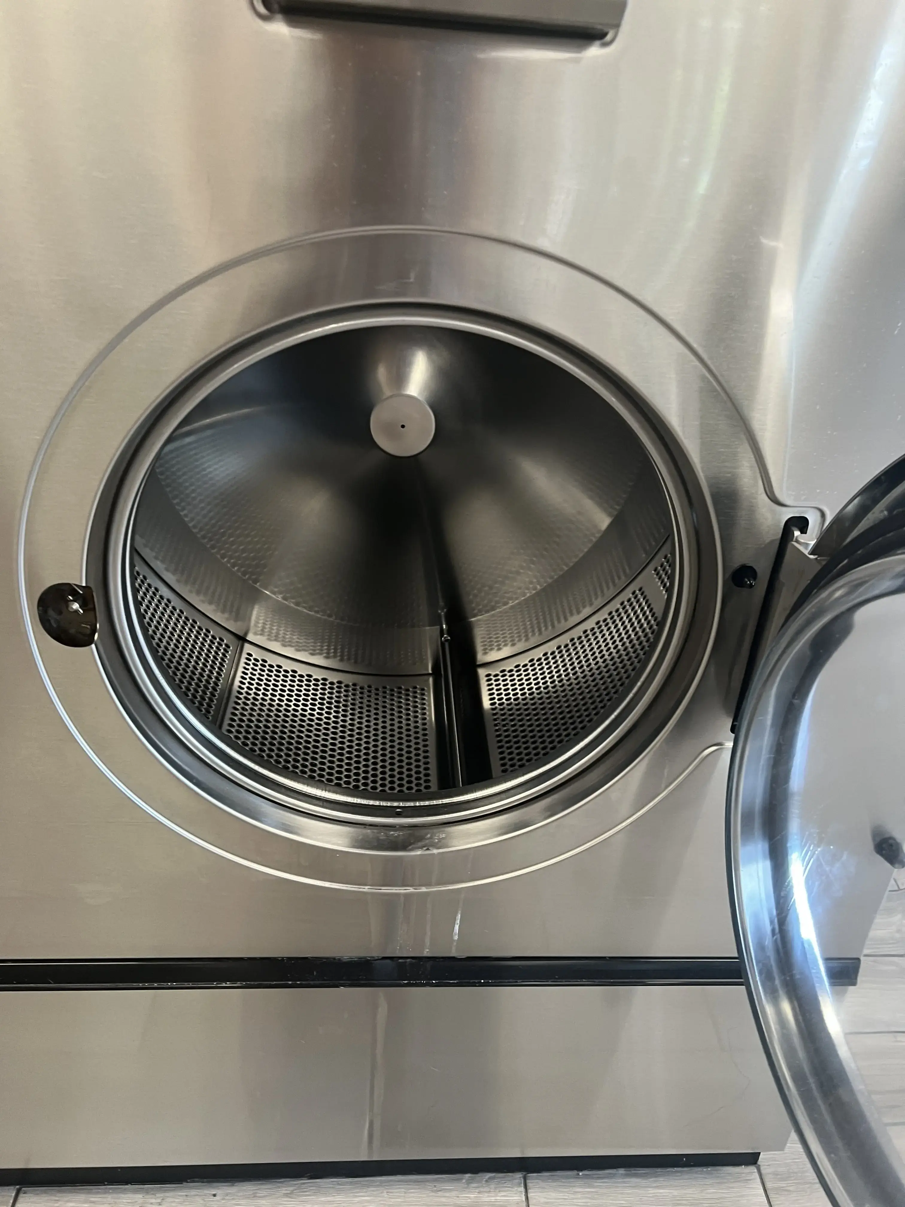 Peanut's Laundry - Image 14