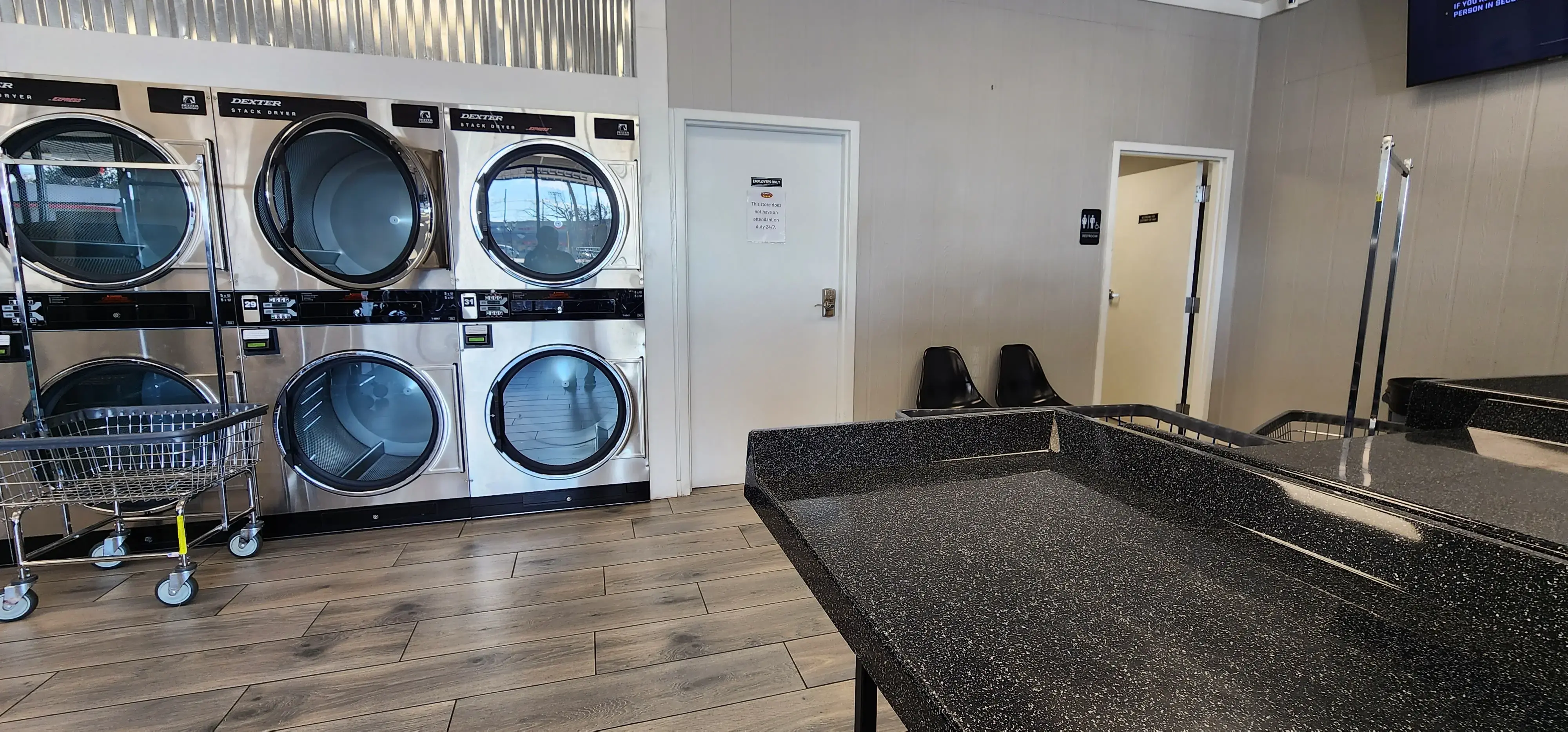 Peanut's Laundry - Image 12