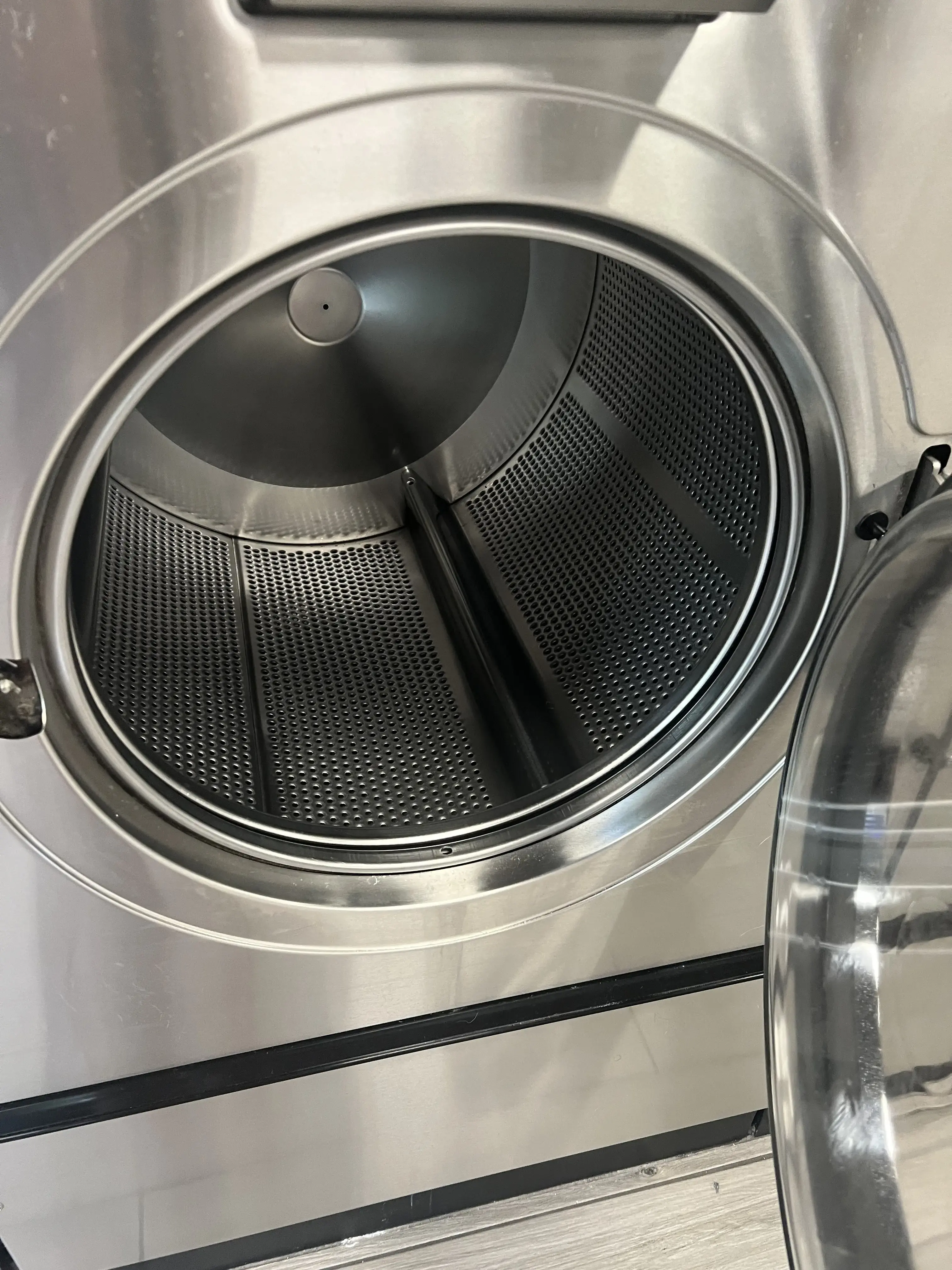 Peanut's Laundry - Image 8