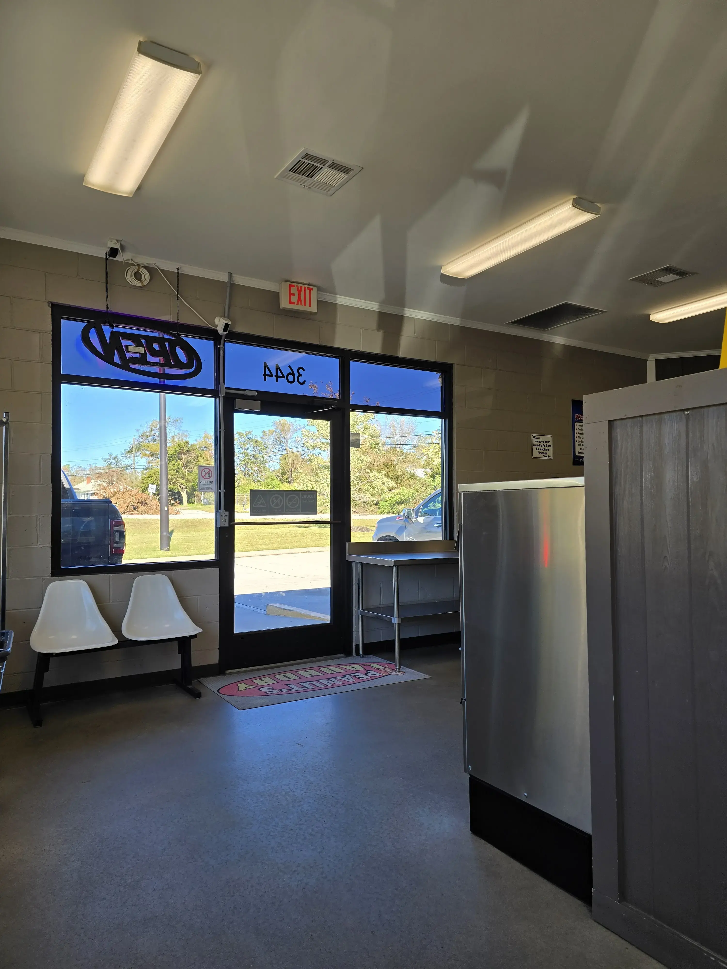 Peanut's Laundry - Image 14