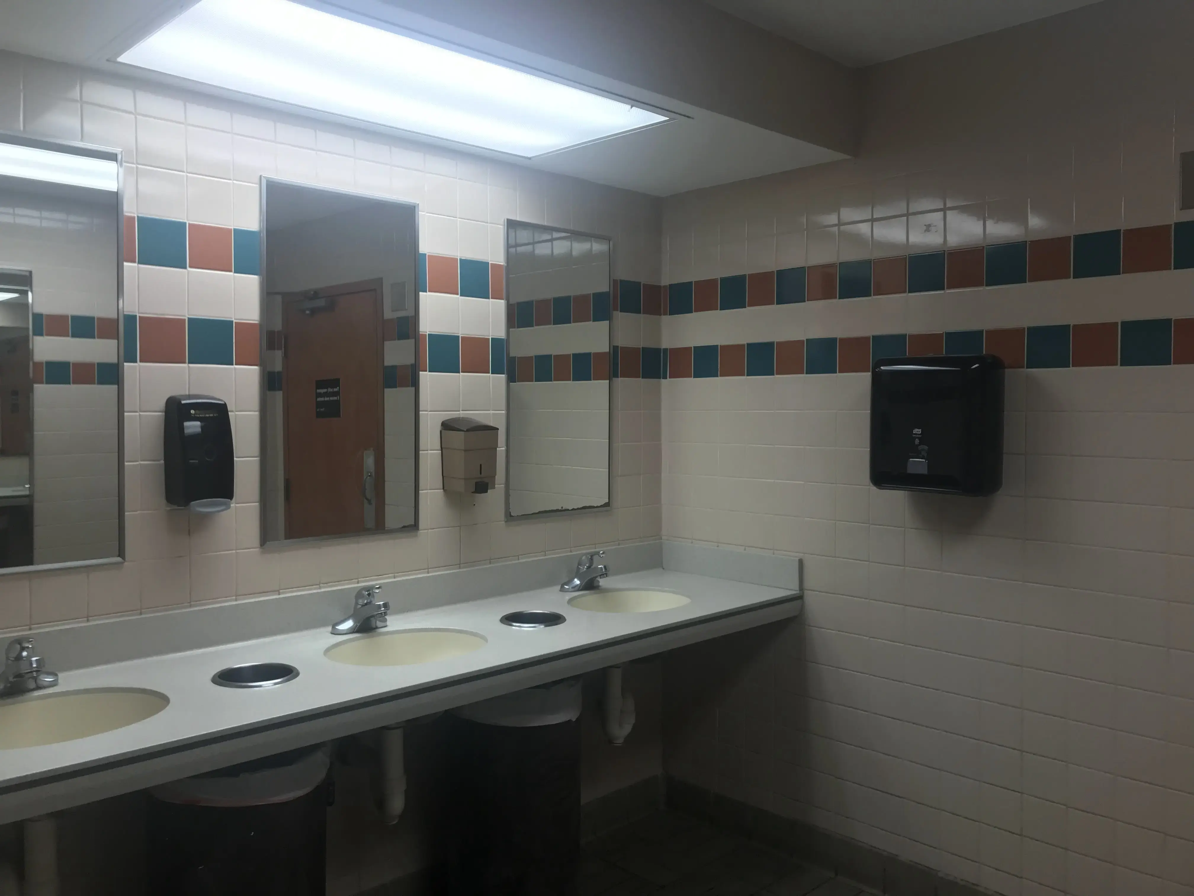 Peanut's Laundry - Image 4