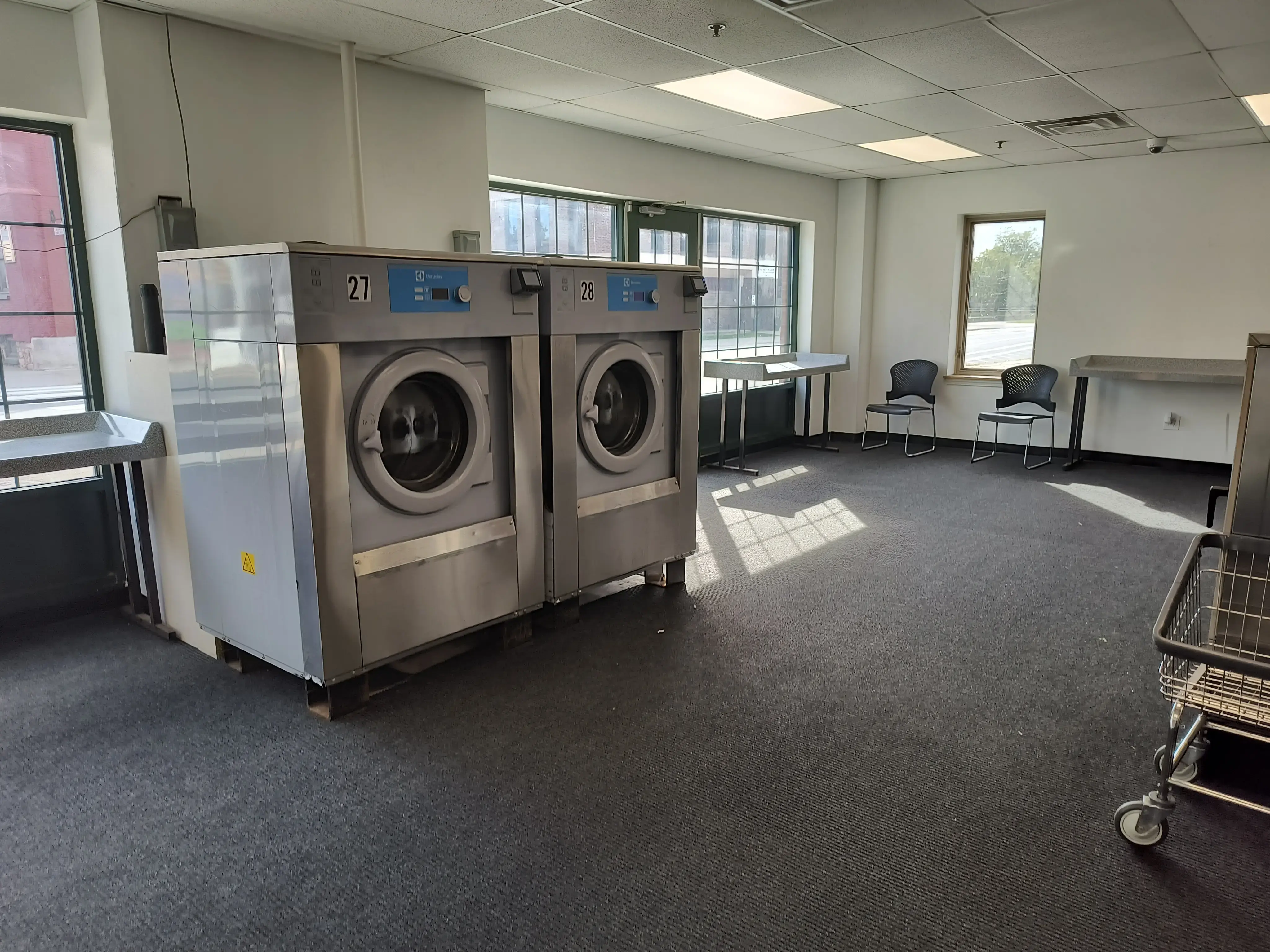 Pearl Street Laundromat - Image 18