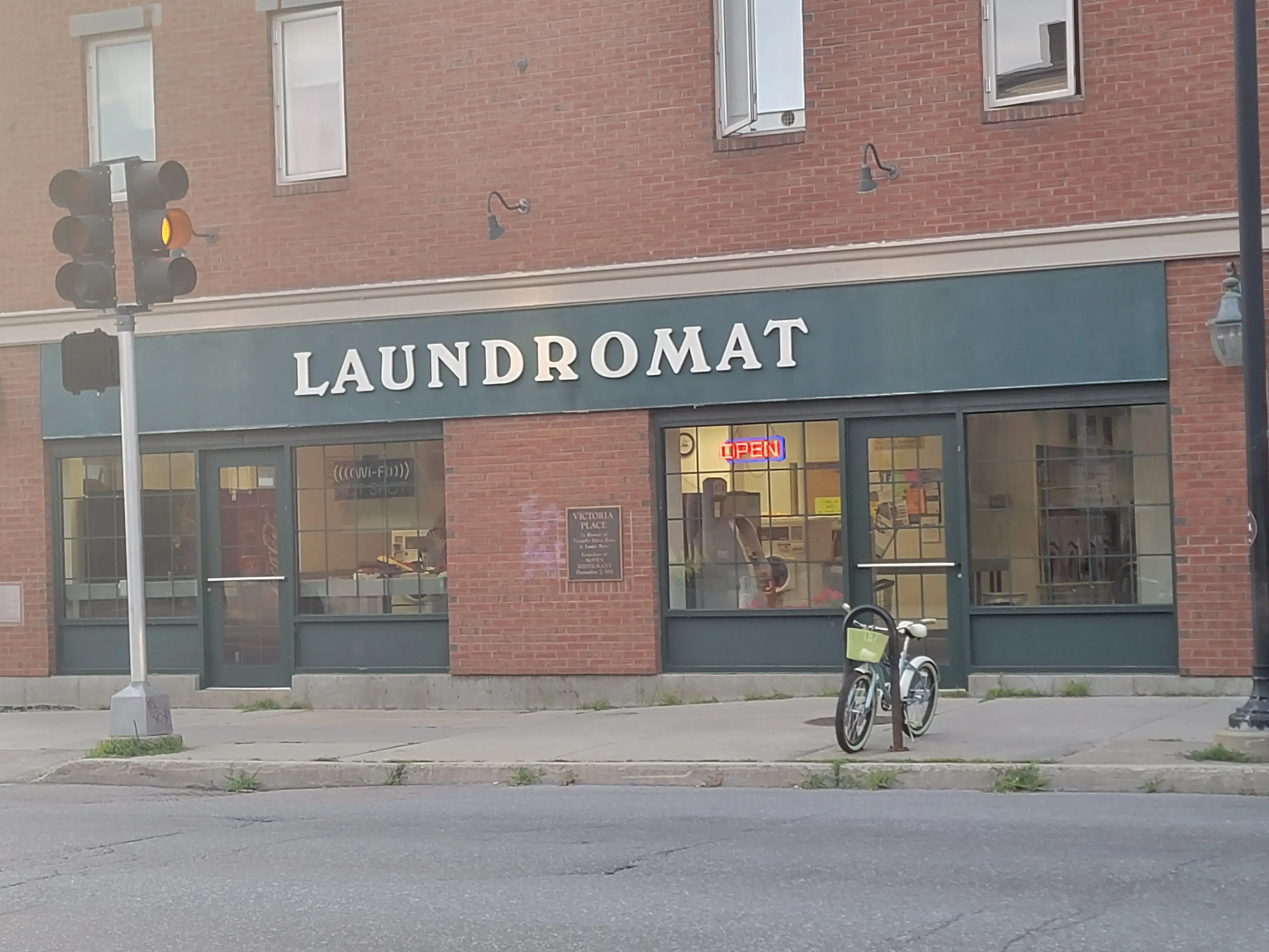 Pearl Street Laundromat - Image 16