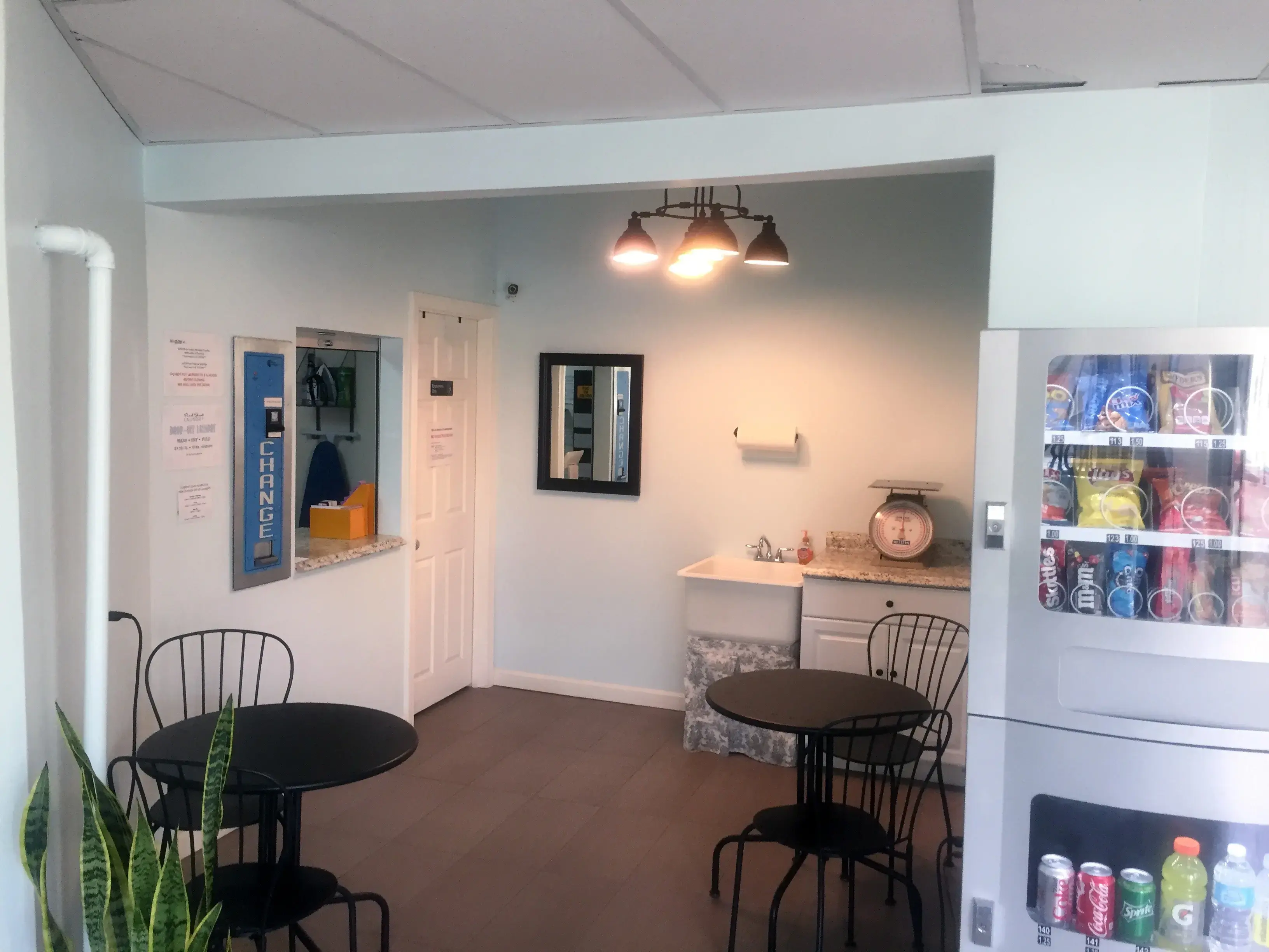 Pearl Street Laundry & Dry Cleaning - Image 13