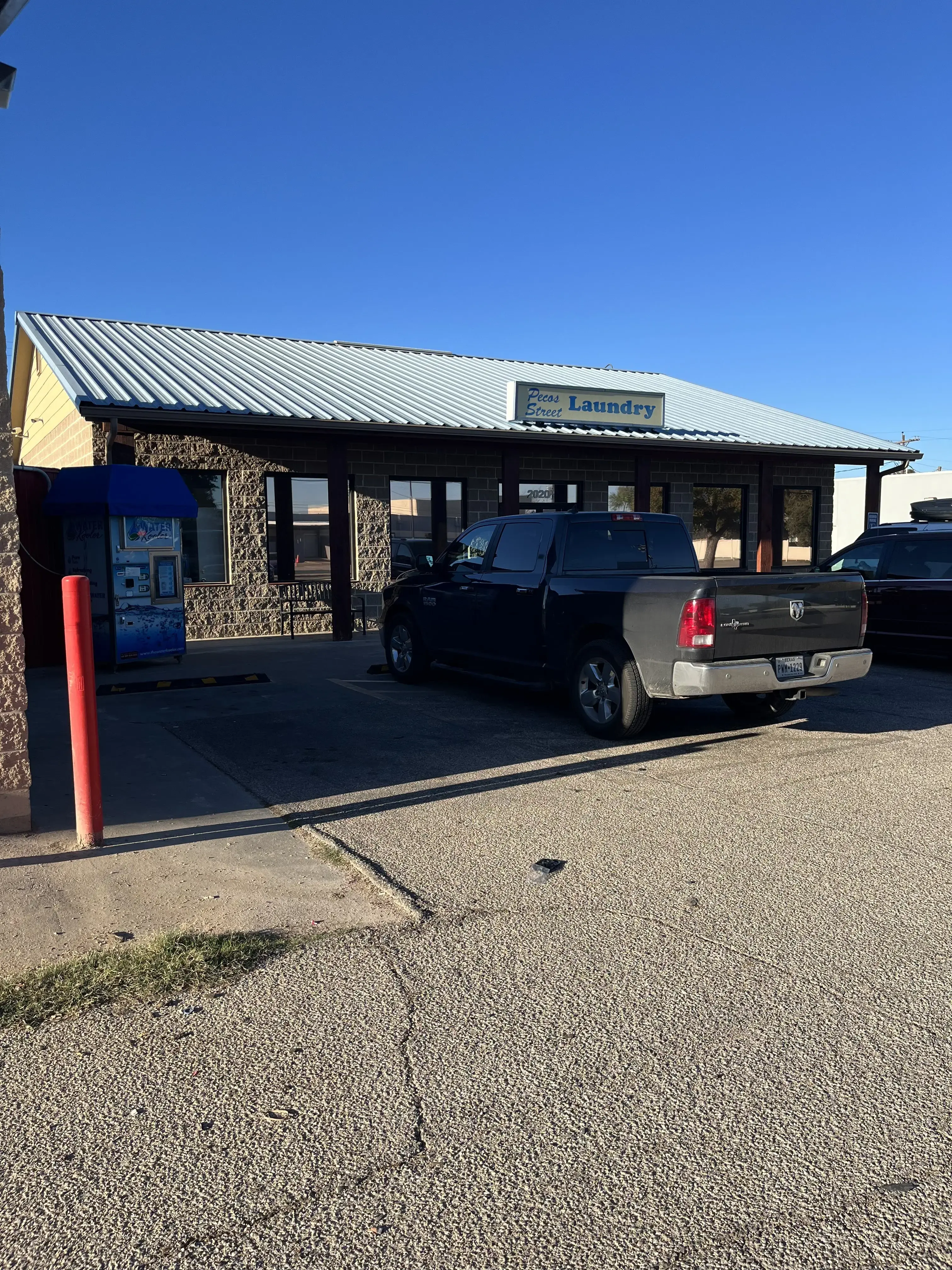 Pecos Street Car Wash & Laundry - Image 4
