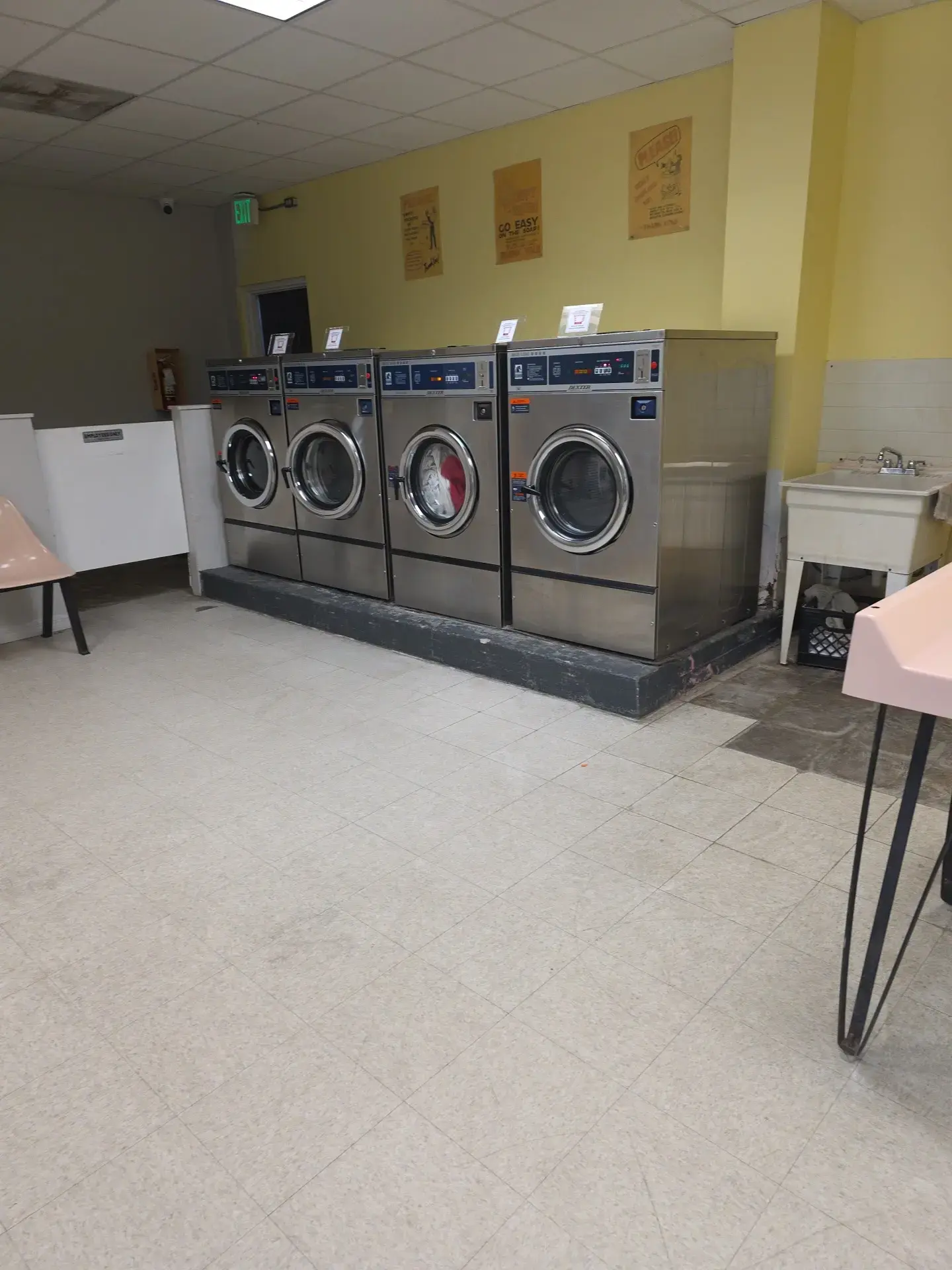 Pelican Laundromat thumbnail 17