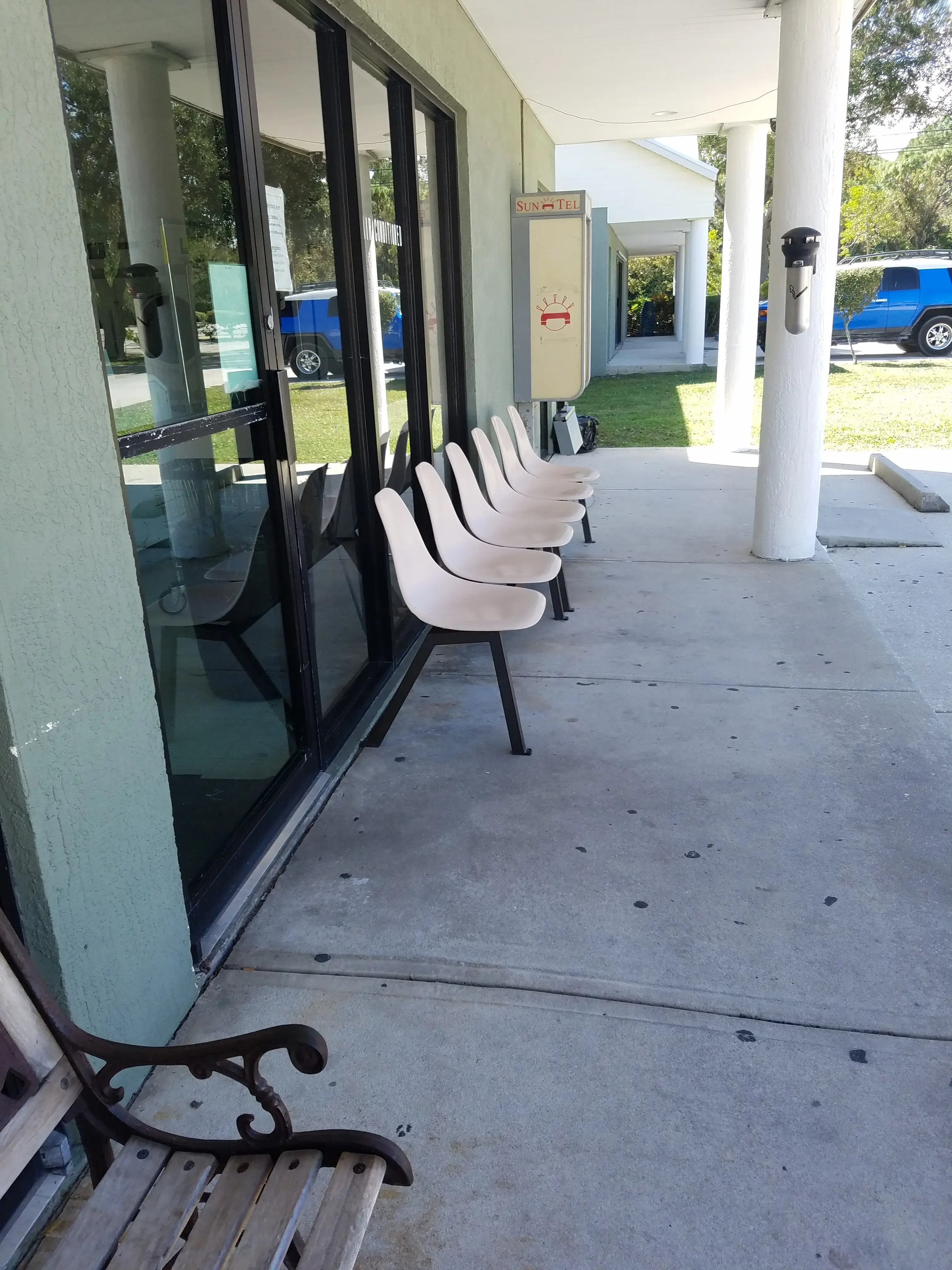 Pelican Laundromat - Image 9