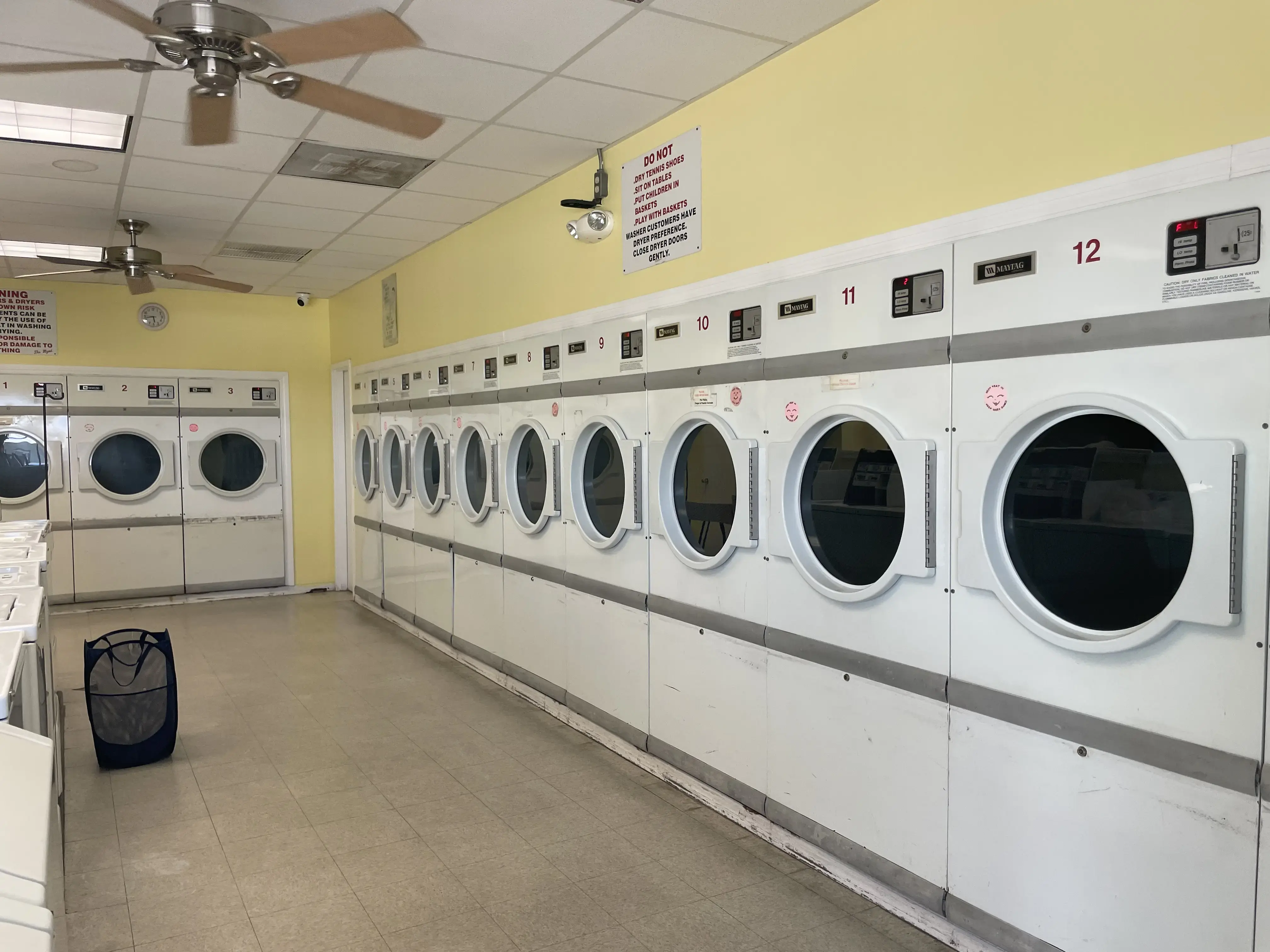 Pelican Laundromat thumbnail 18