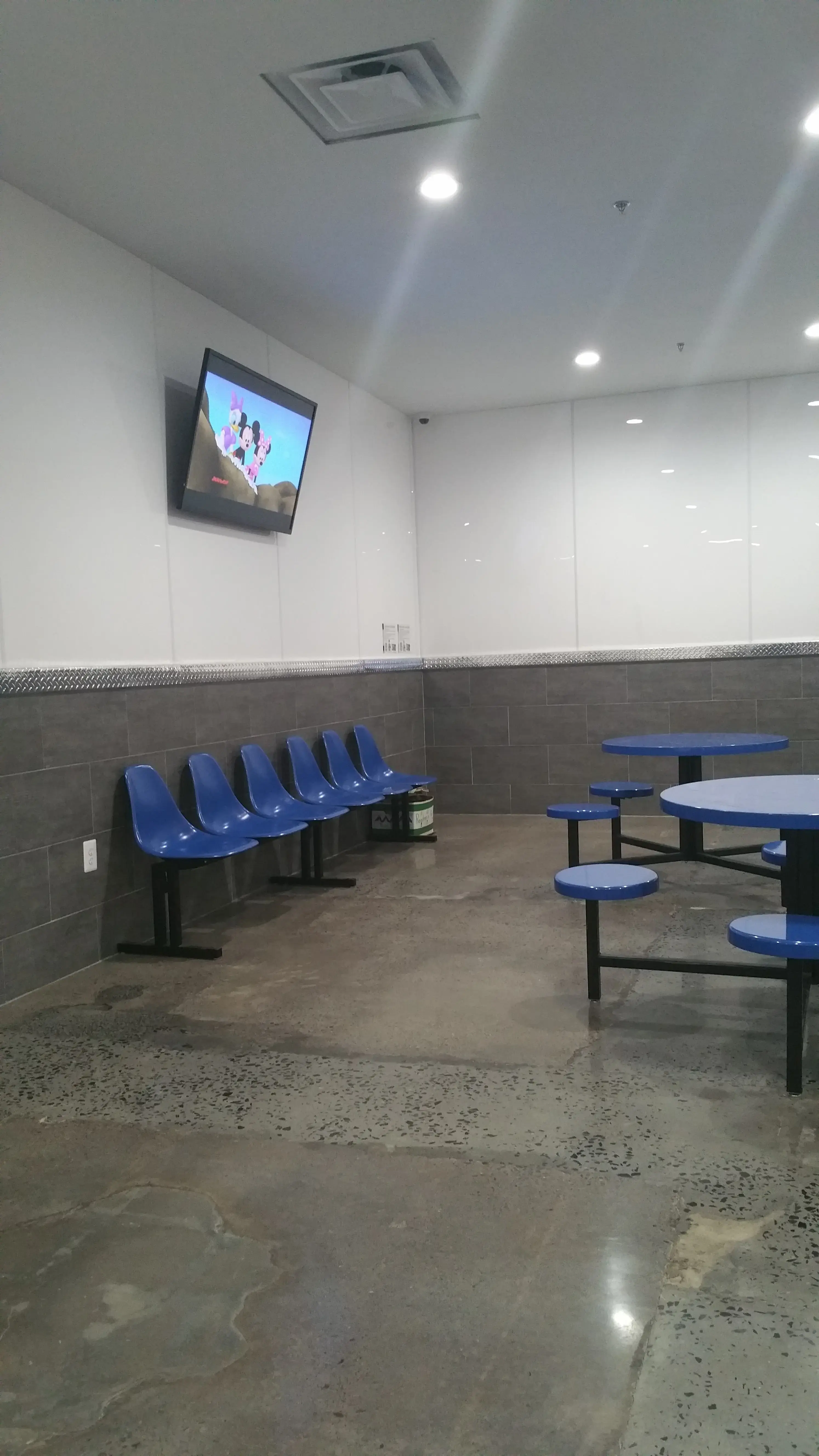 Pennsbury Plaza Laundry Zone thumbnail 8