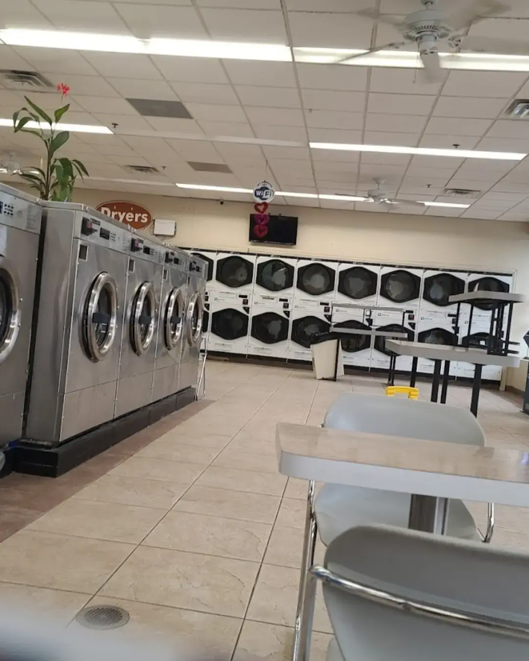 Pensacola plaza Laundromat - Image 2