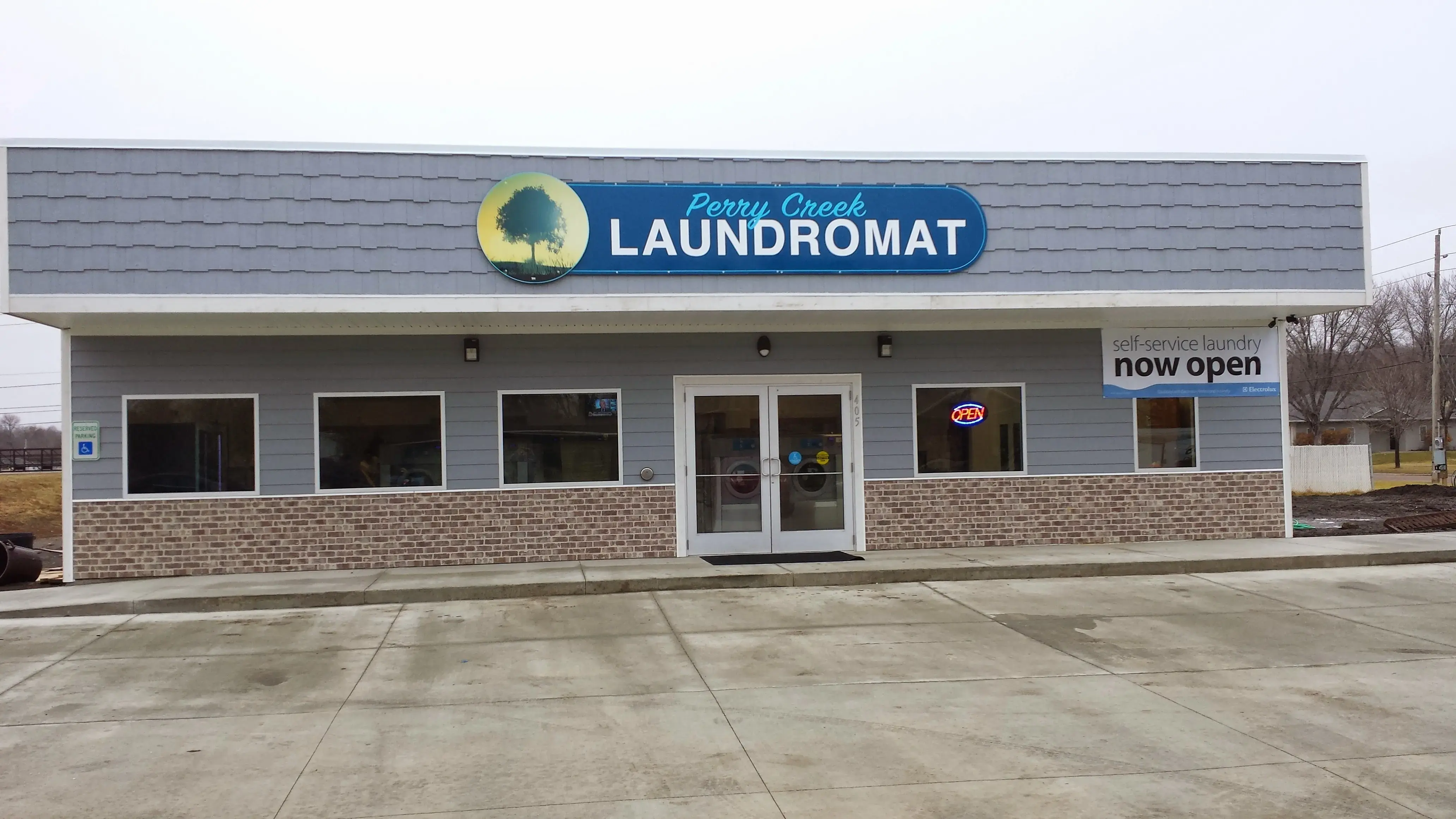 Perry Creek Laundromat - Image 7