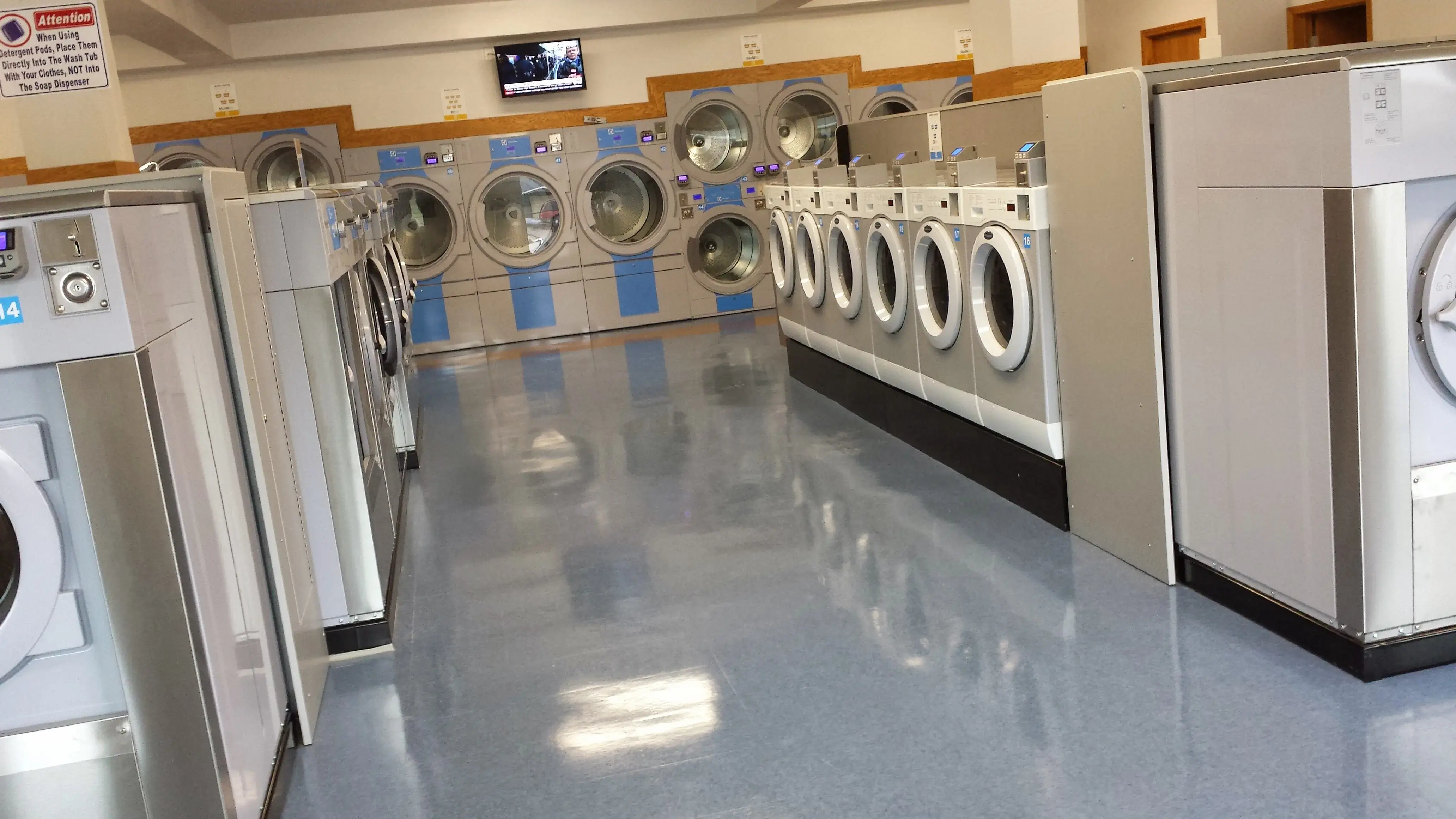 Perry Creek Laundromat - Image 18